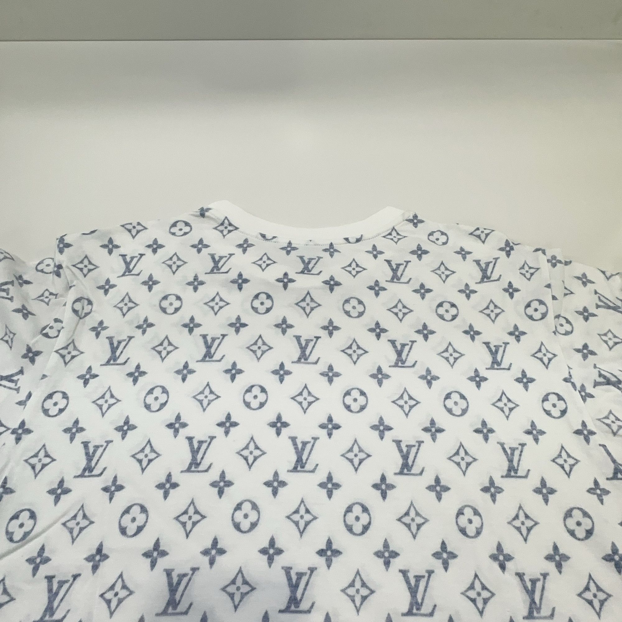 Louis Vuitton Louis Vuitton Chain Monogram T-Shirt White M Size US M / EU 48-50 / 2 - 8 Thumbnail