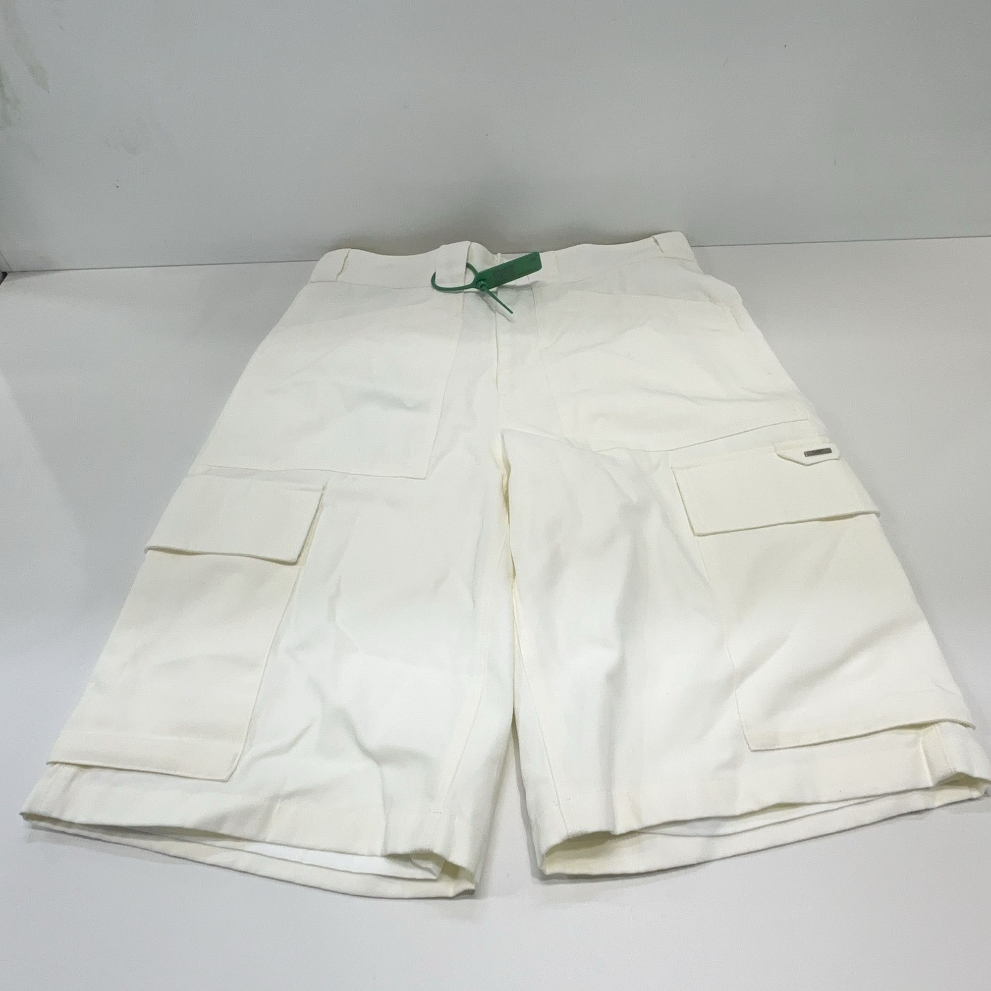 Louis Vuitton Louis Vuitton Solid Cotton Cargo Shorts Size 36 Size US 36 / EU 52 - 7 Thumbnail