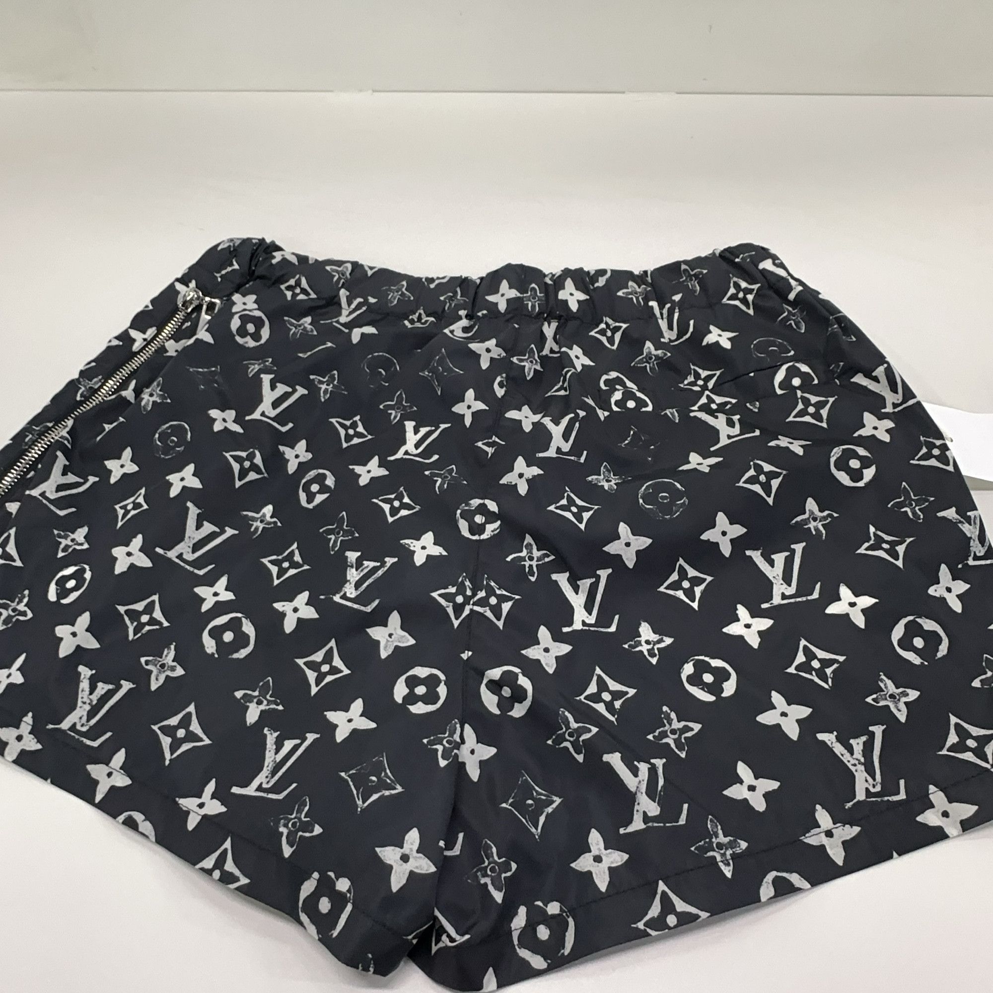 Louis Vuitton Louis Vuitton Monogram Print Nylon Shorts 36 Size 26" / US 2 / IT 38 - 8 Thumbnail
