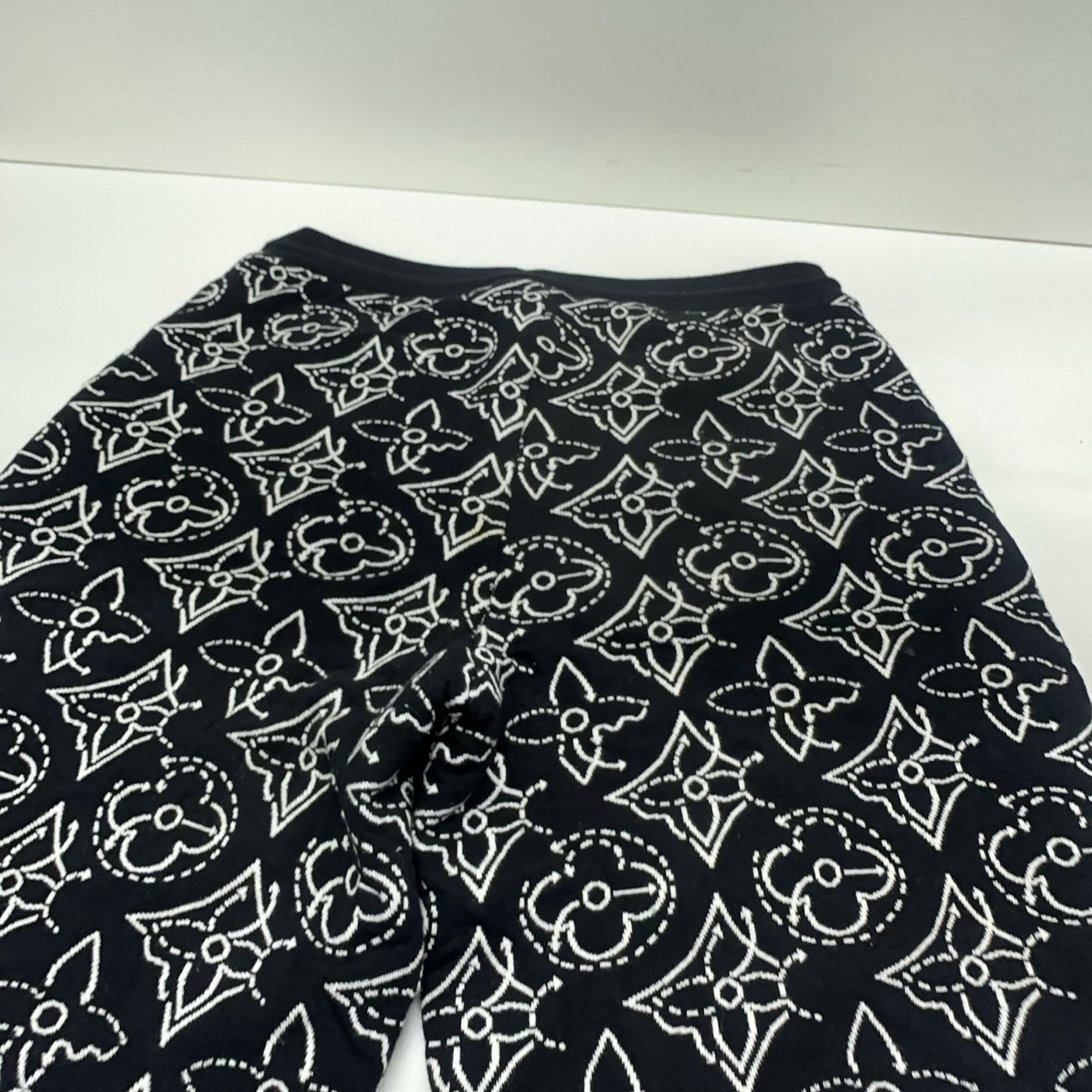 Louis Vuitton Louis Vuitton Monogram Print Elastic Shorts L Size US 34 / EU 50 - 9 Thumbnail