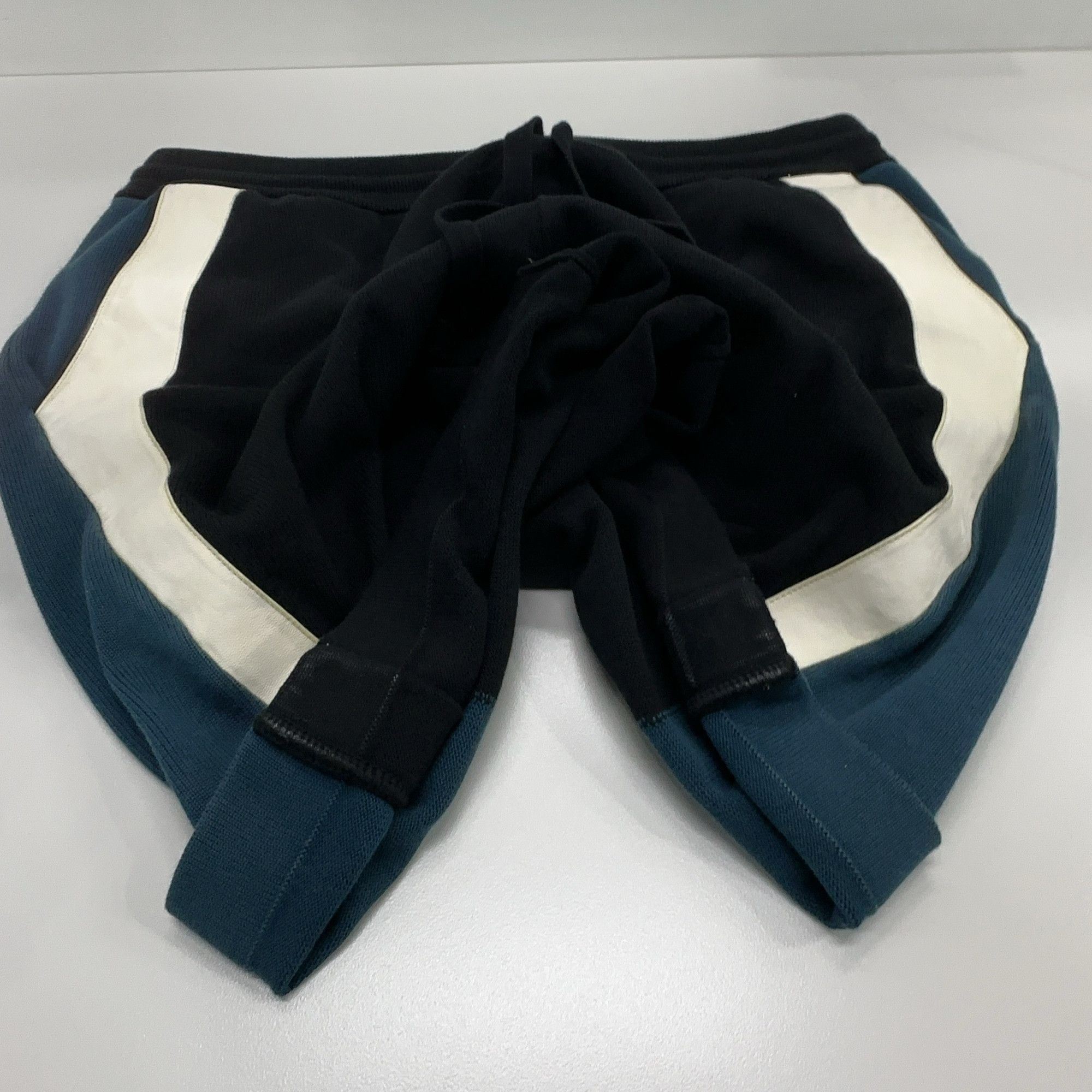 Louis Vuitton Louis Vuitton Paneled Drawstring Shorts Size L Size US 36 / EU 52 - 7 Thumbnail