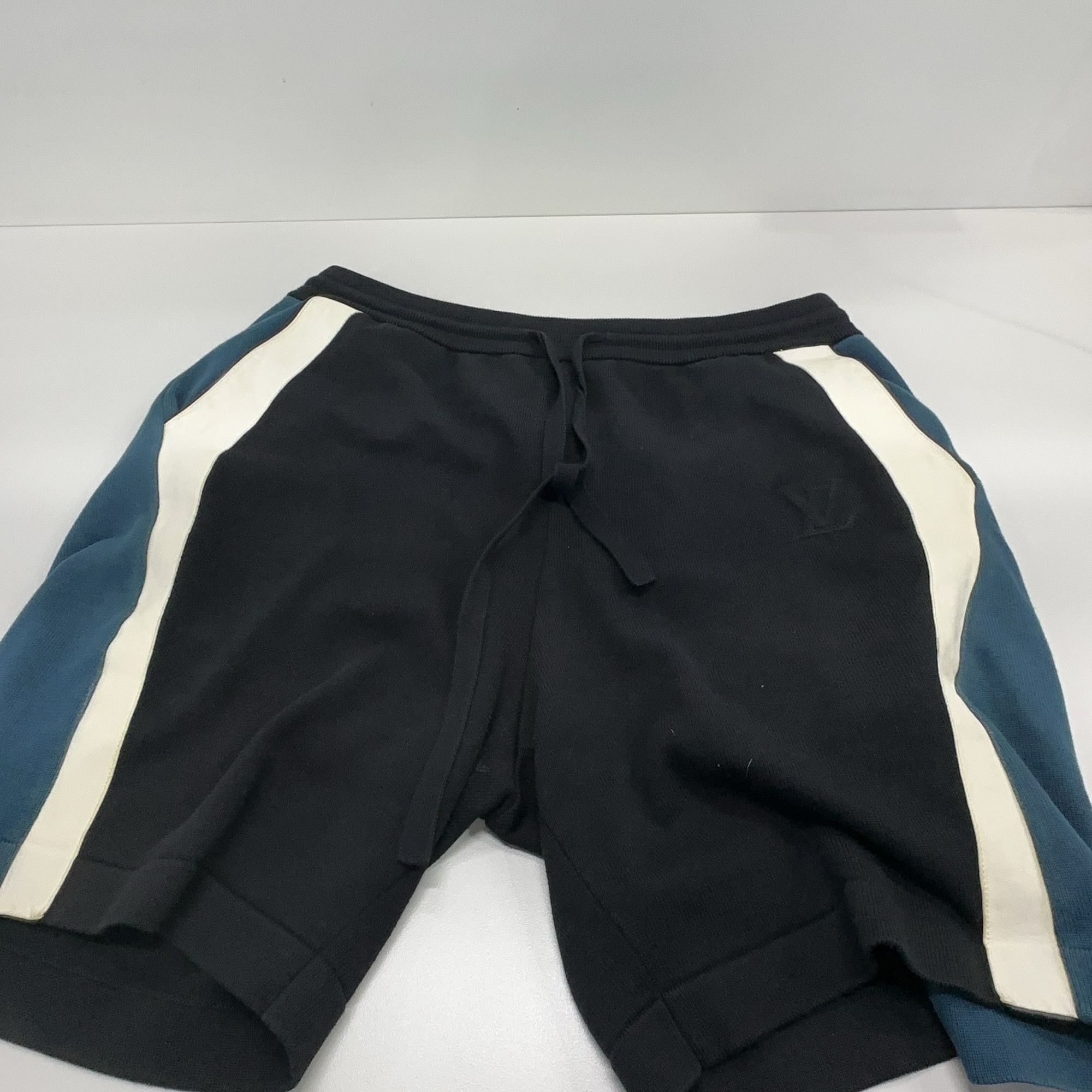Louis Vuitton Louis Vuitton Paneled Drawstring Shorts Size L Size US 36 / EU 52 - 6 Thumbnail