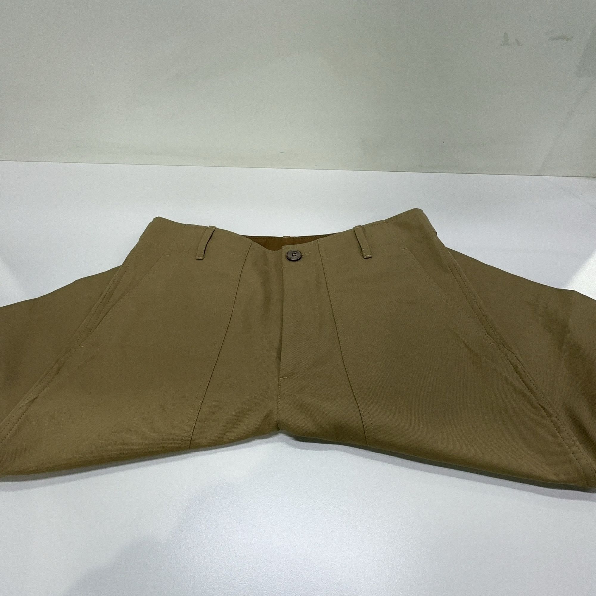 Louis Vuitton Louis Vuitton Logo Patch Khaki Shorts Size 46 Size US 30 / EU 46 - 5 Thumbnail