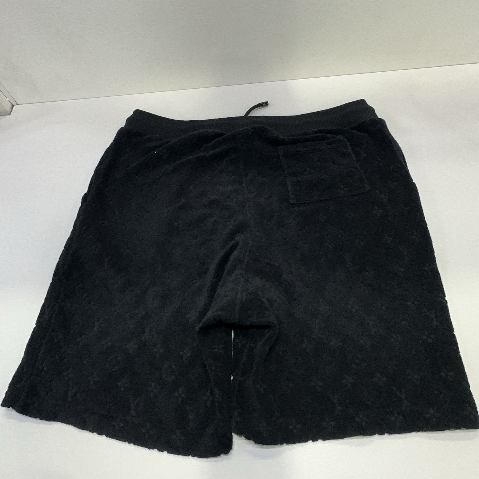 Louis Vuitton Louis Vuitton Monogram Embossed Cotton Shorts Size L Size US 34 / EU 50 - 6 Thumbnail