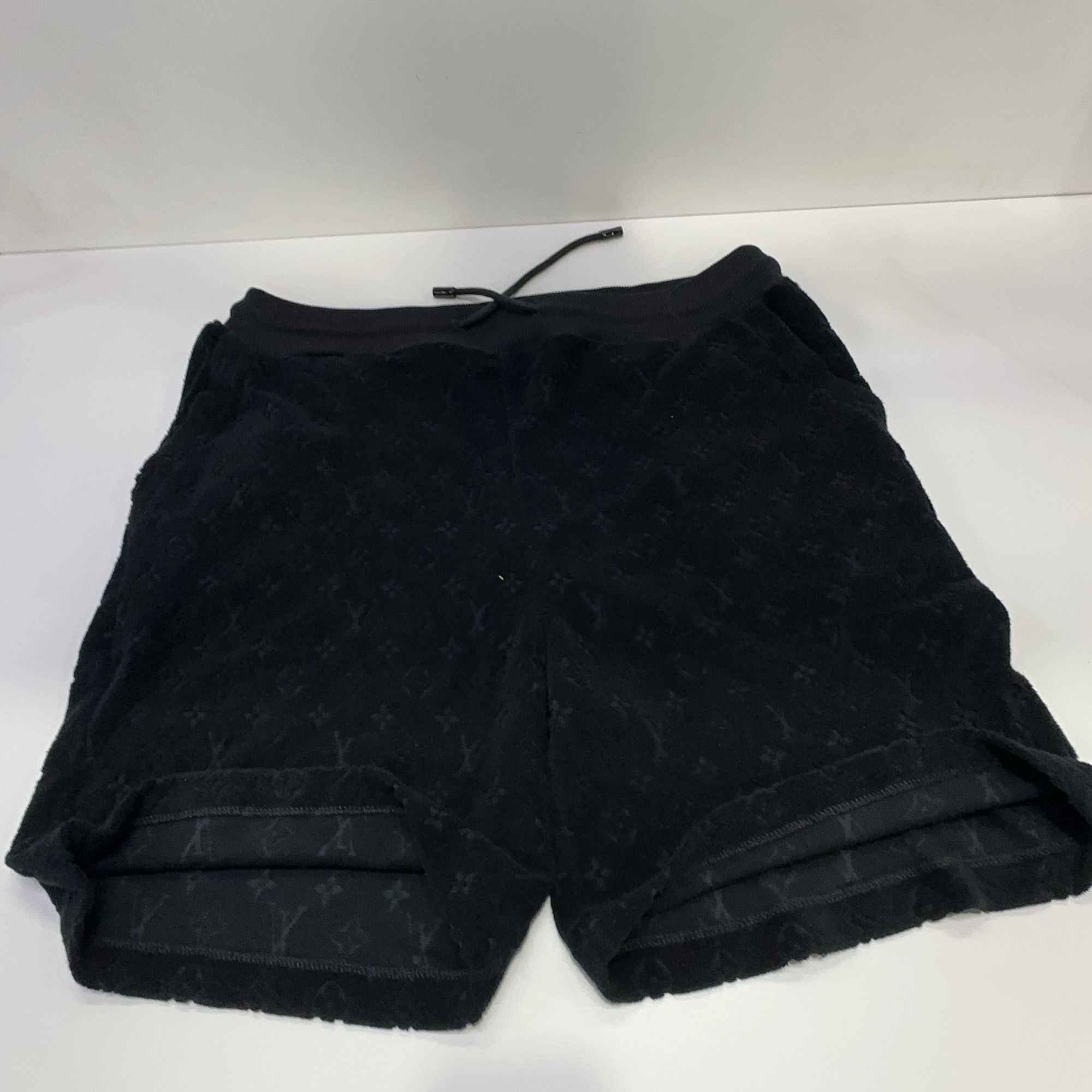 Louis Vuitton Louis Vuitton Monogram Embossed Cotton Shorts Size L Size US 34 / EU 50 - 7 Thumbnail
