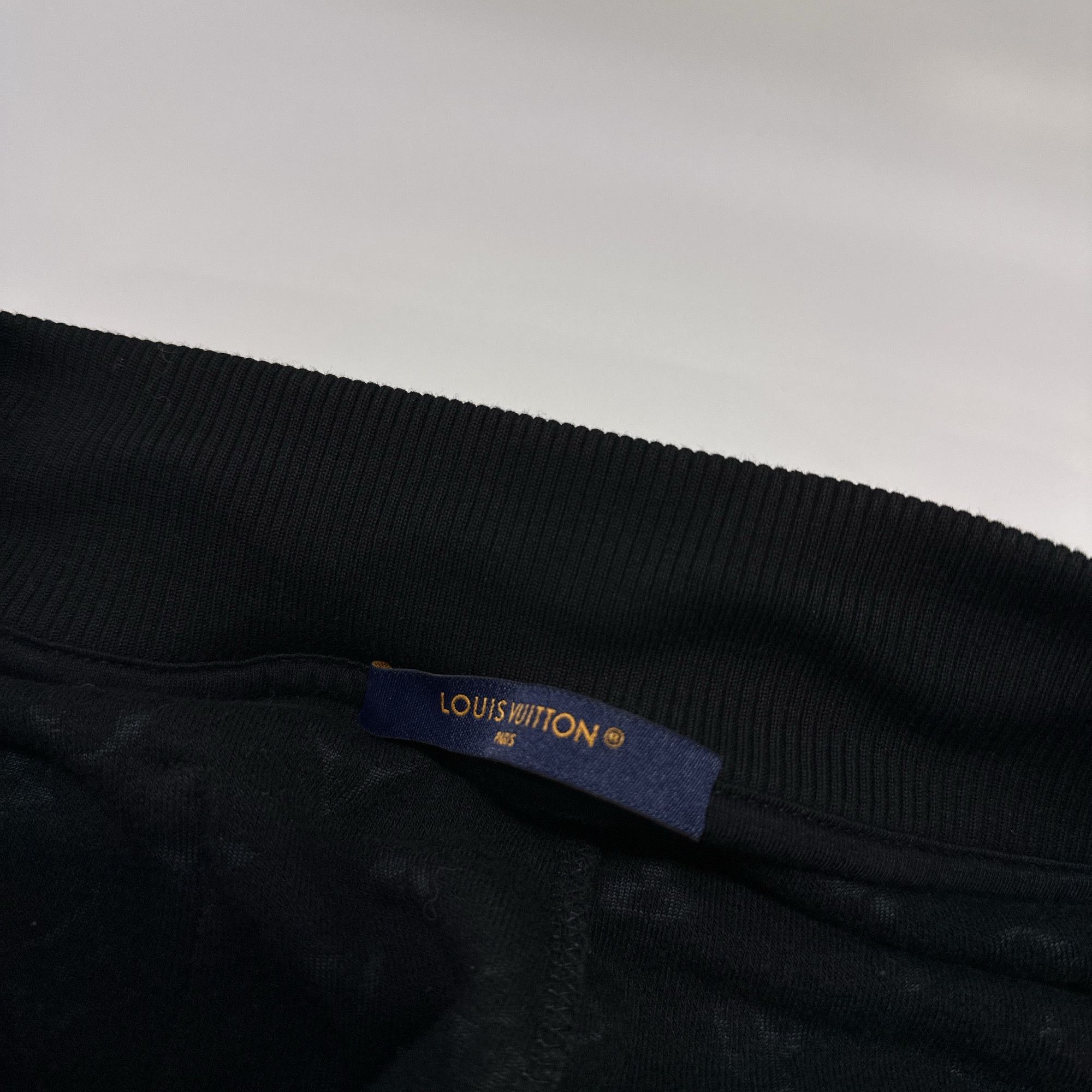 Louis Vuitton Louis Vuitton Monogram Embossed Cotton Shorts Size L Size US 34 / EU 50 - 3 Thumbnail
