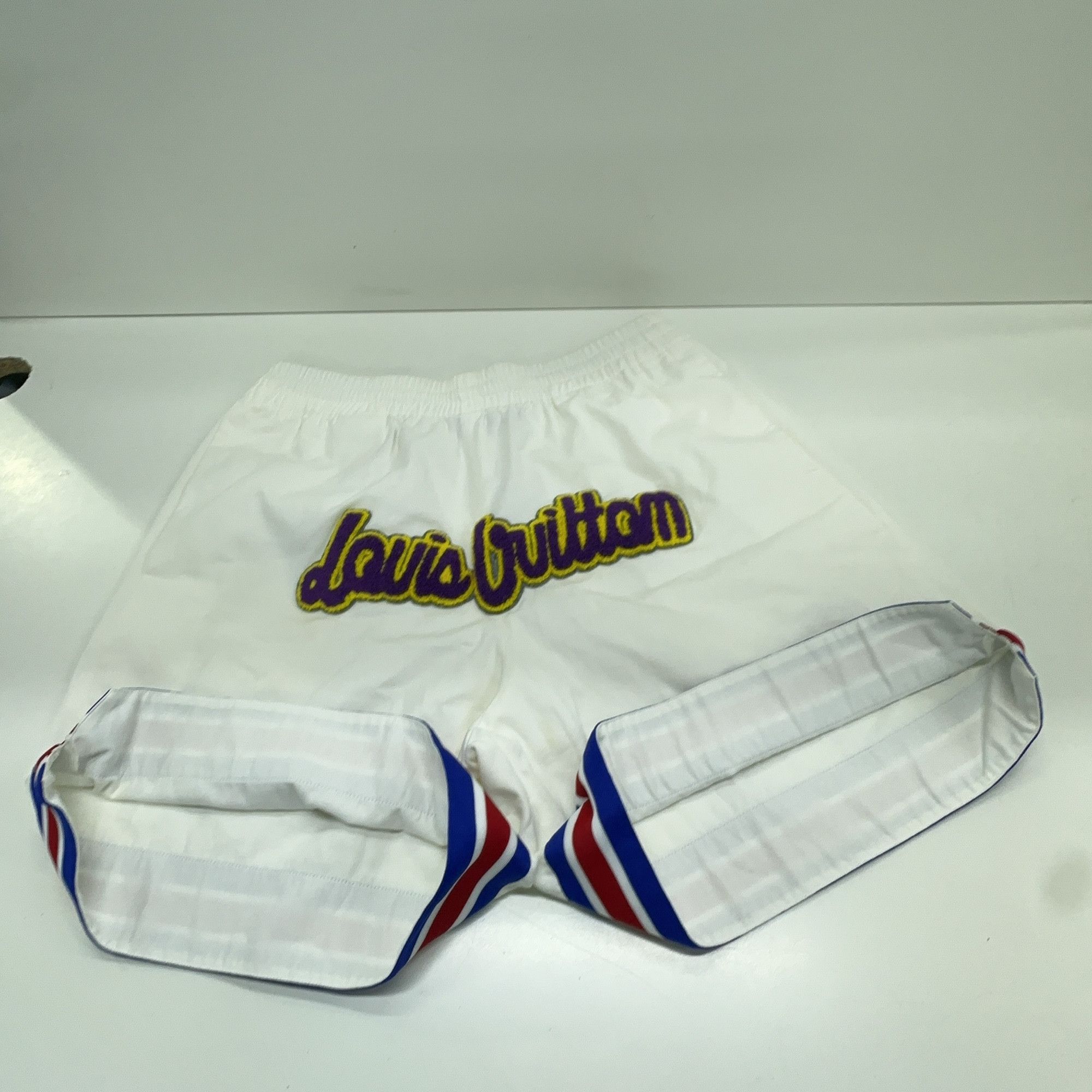 Louis Vuitton Louis Vuitton x NBA Logo Basketball Shorts Size M Size US 32 / EU 48 - 7 Thumbnail