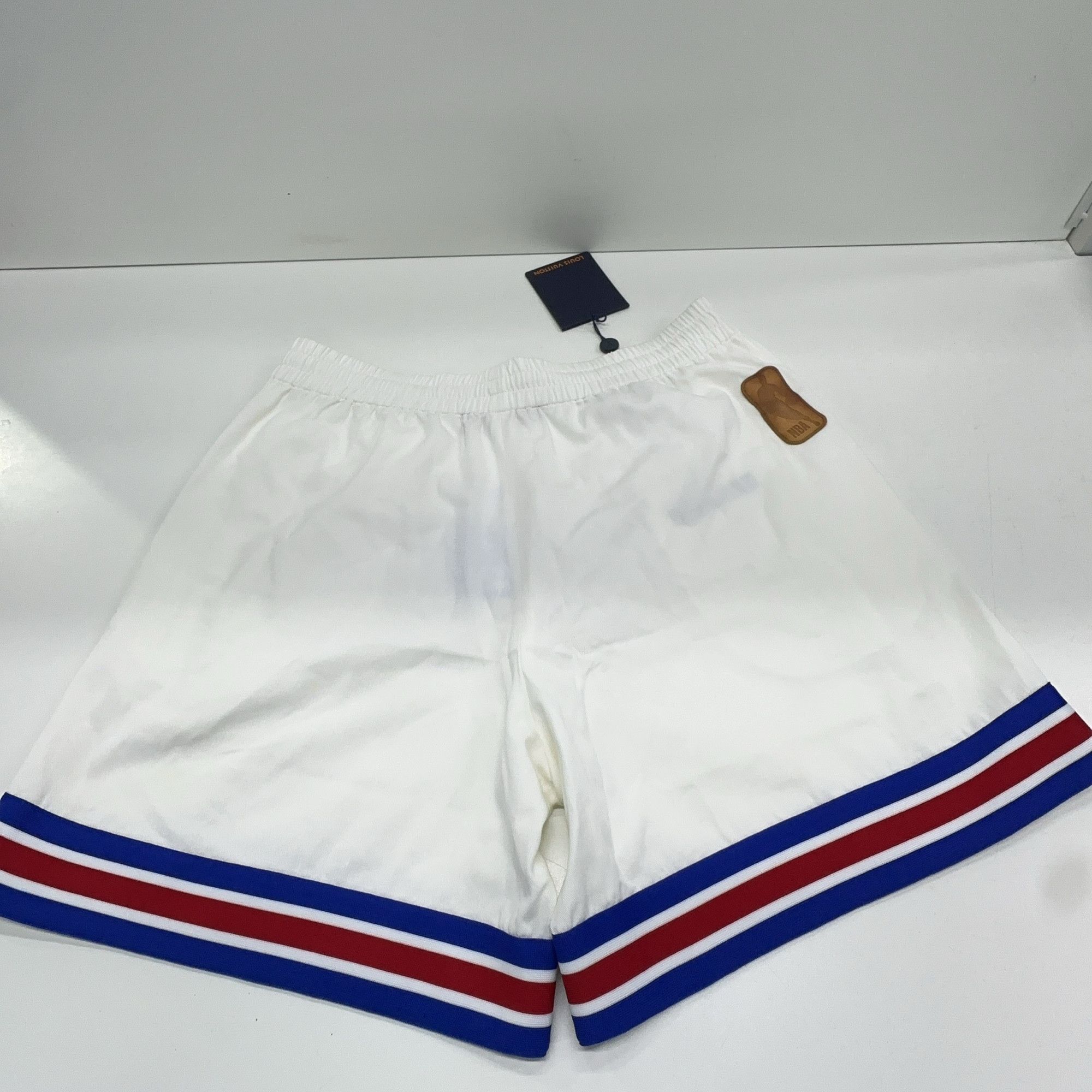 Louis Vuitton Louis Vuitton x NBA Logo Basketball Shorts Size M Size US 32 / EU 48 - 9 Thumbnail