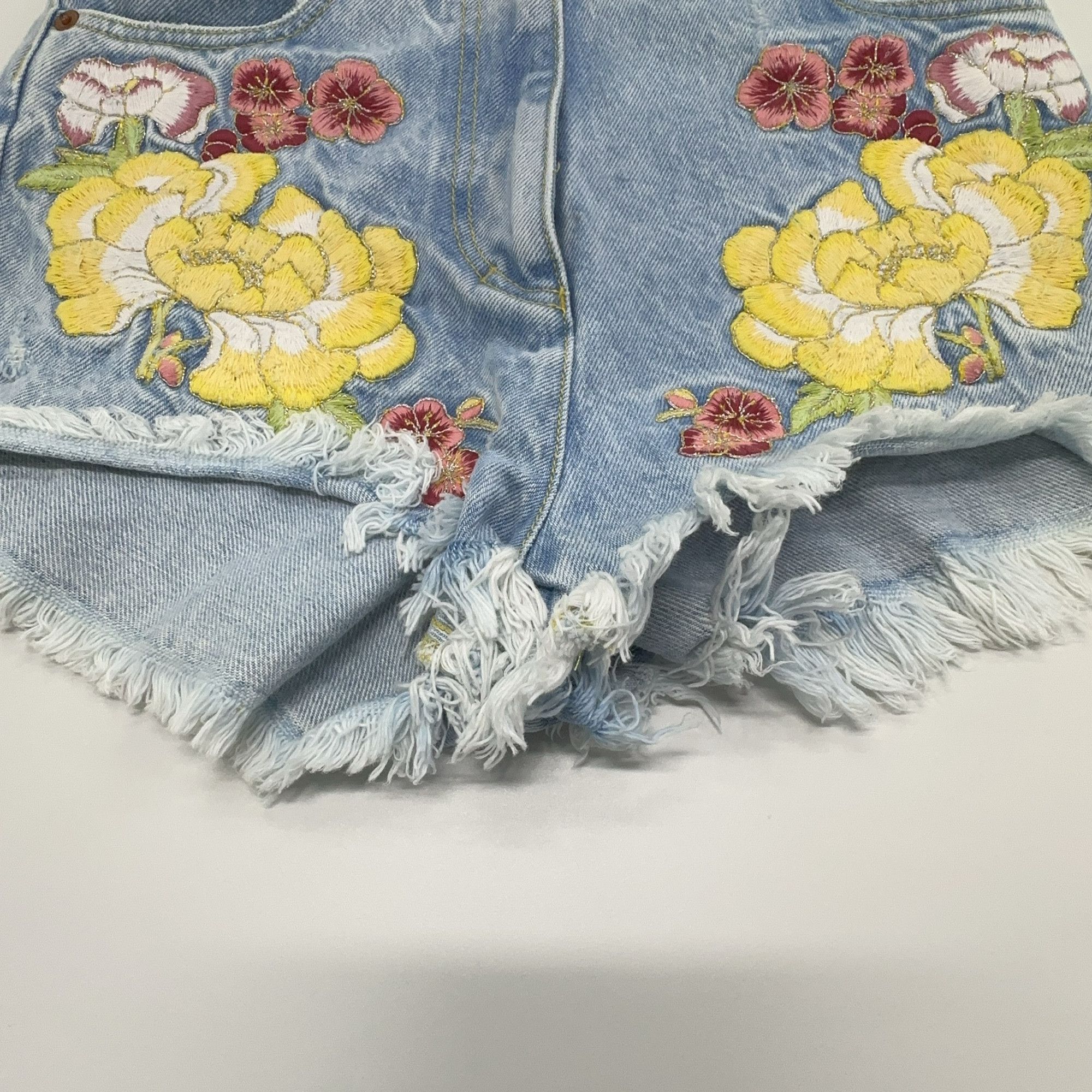 Gucci Gucci Floral Embroidered Denim Shorts 24 Size 24" / US 00 / IT 34 - 9 Thumbnail