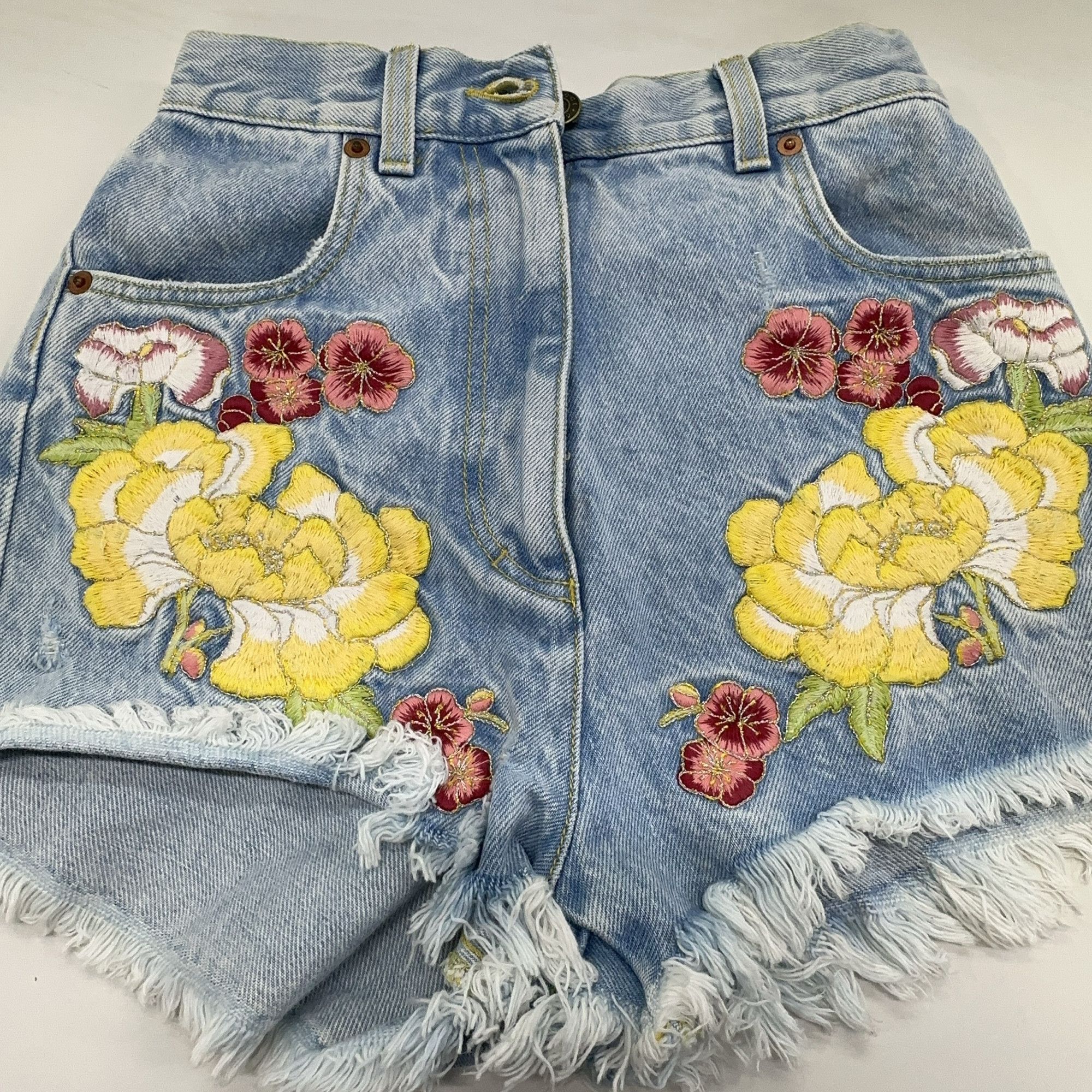 Gucci Gucci Floral Embroidered Denim Shorts 24 Size 24" / US 00 / IT 34 - 8 Thumbnail