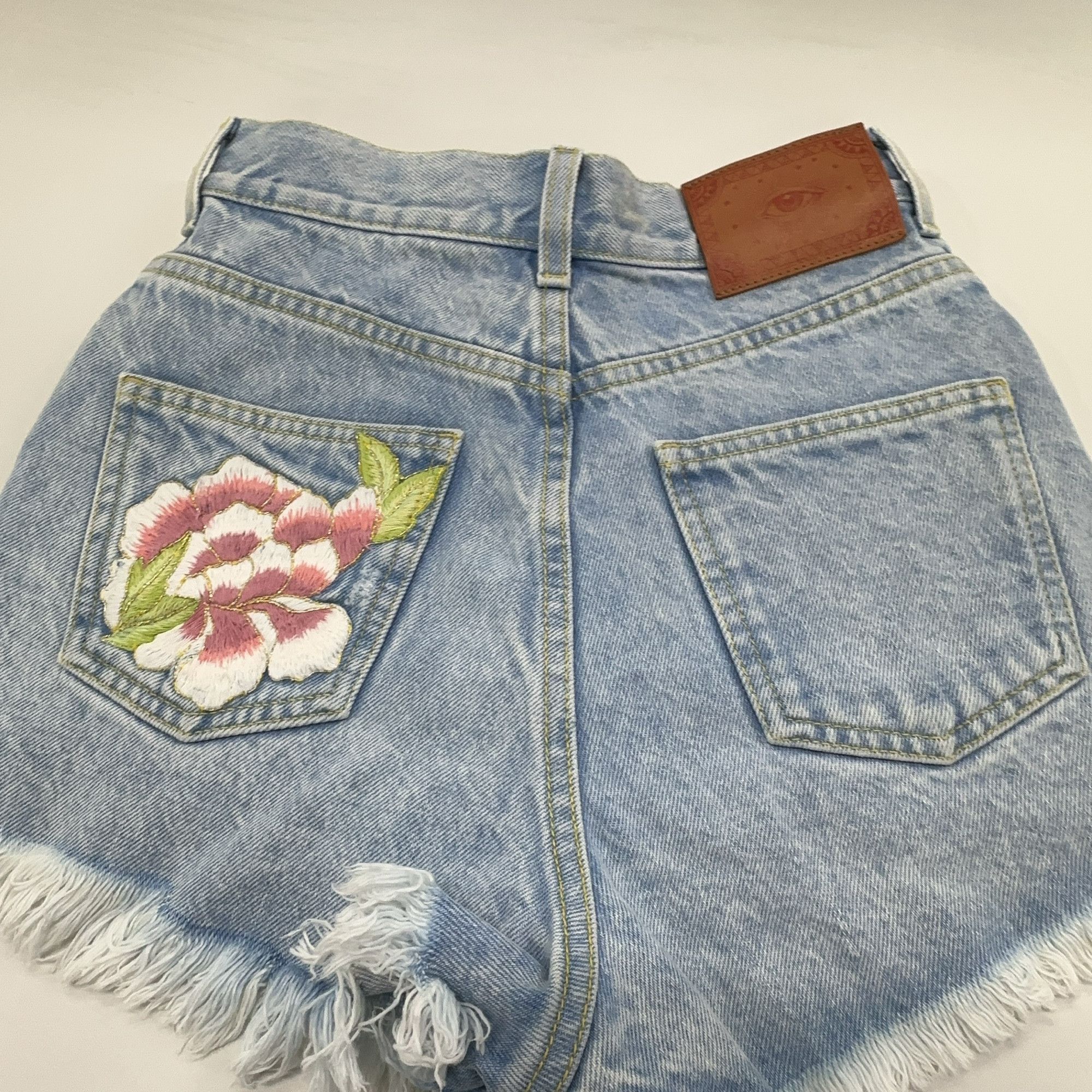 Gucci Gucci Floral Embroidered Denim Shorts 24 Size 24" / US 00 / IT 34 - 10 Thumbnail