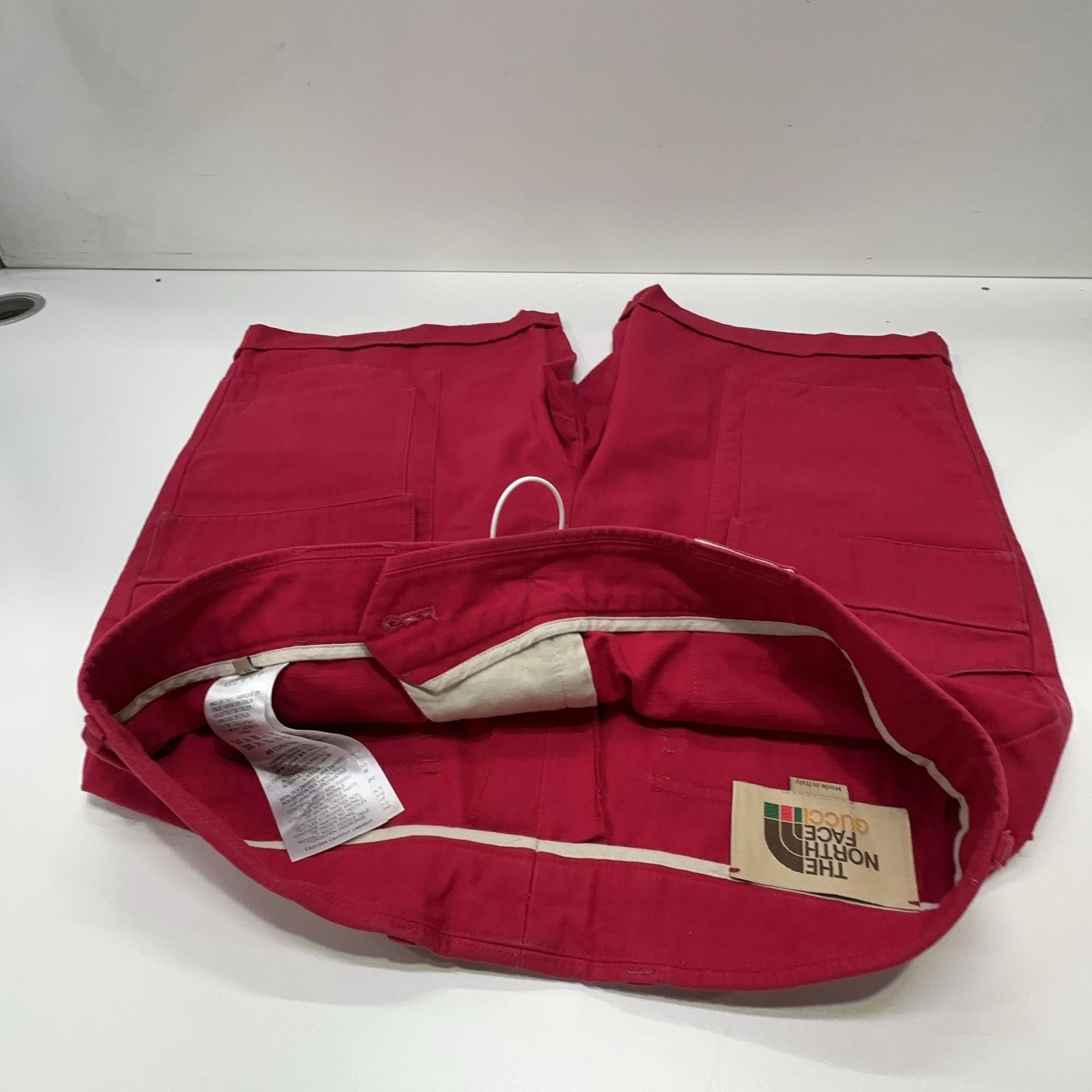 Gucci Gucci x The North Face Red Logo Shorts US 30 Size US 30 / EU 46 - 6 Thumbnail