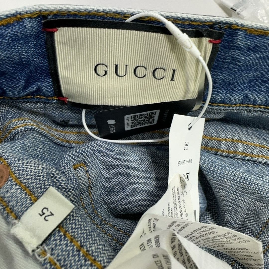 Gucci Gucci Strawberry Patch Guccy Denim Shorts 25 Size 25" / US 0 / IT 36 - 4 Thumbnail