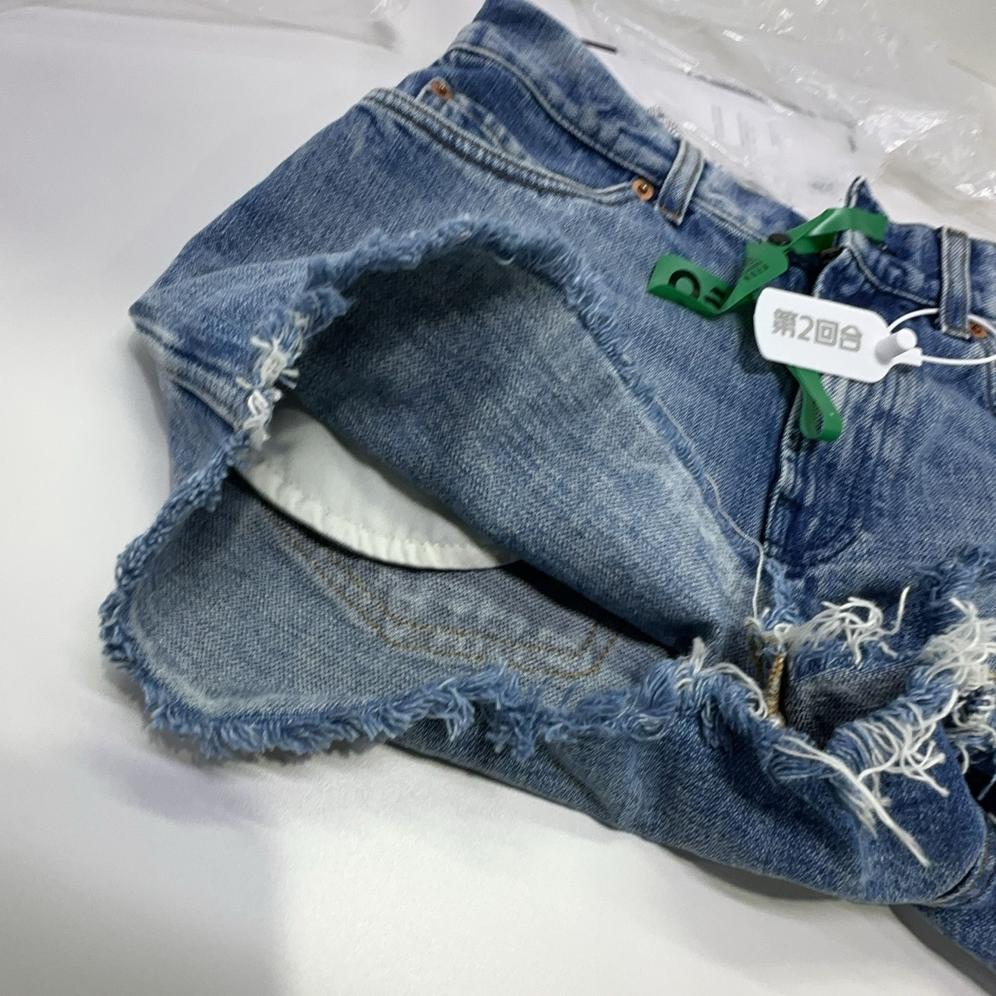 Gucci Gucci Strawberry Patch Guccy Denim Shorts 25 Size 25" / US 0 / IT 36 - 8 Thumbnail