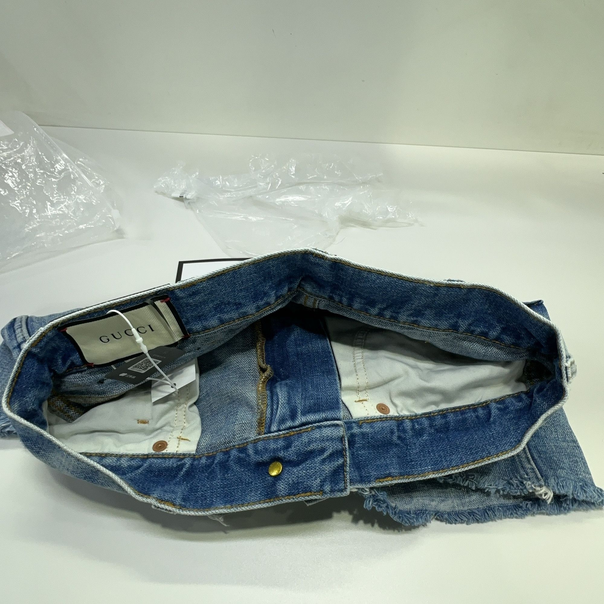 Gucci Gucci Strawberry Patch Guccy Denim Shorts 25 Size 25" / US 0 / IT 36 - 6 Thumbnail