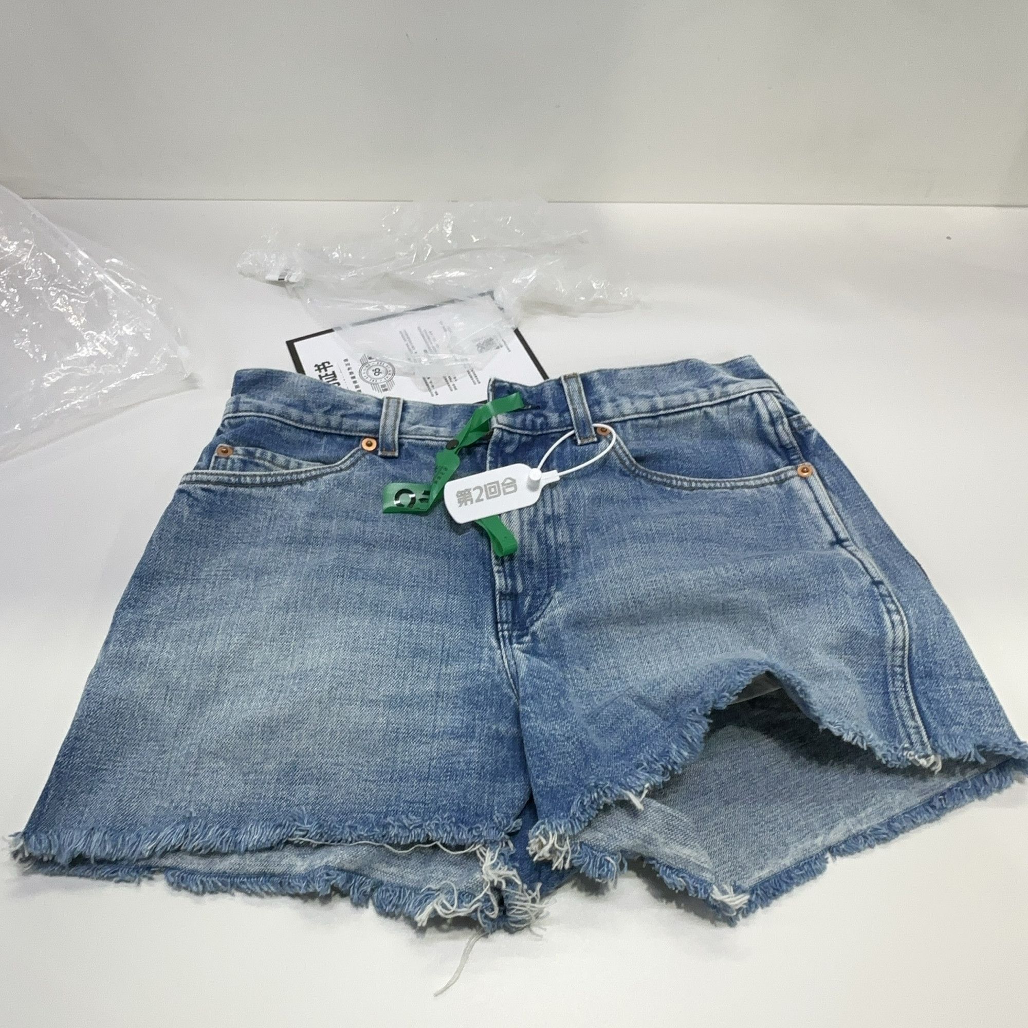 Gucci Gucci Strawberry Patch Guccy Denim Shorts 25 Size 25" / US 0 / IT 36 - 9 Thumbnail