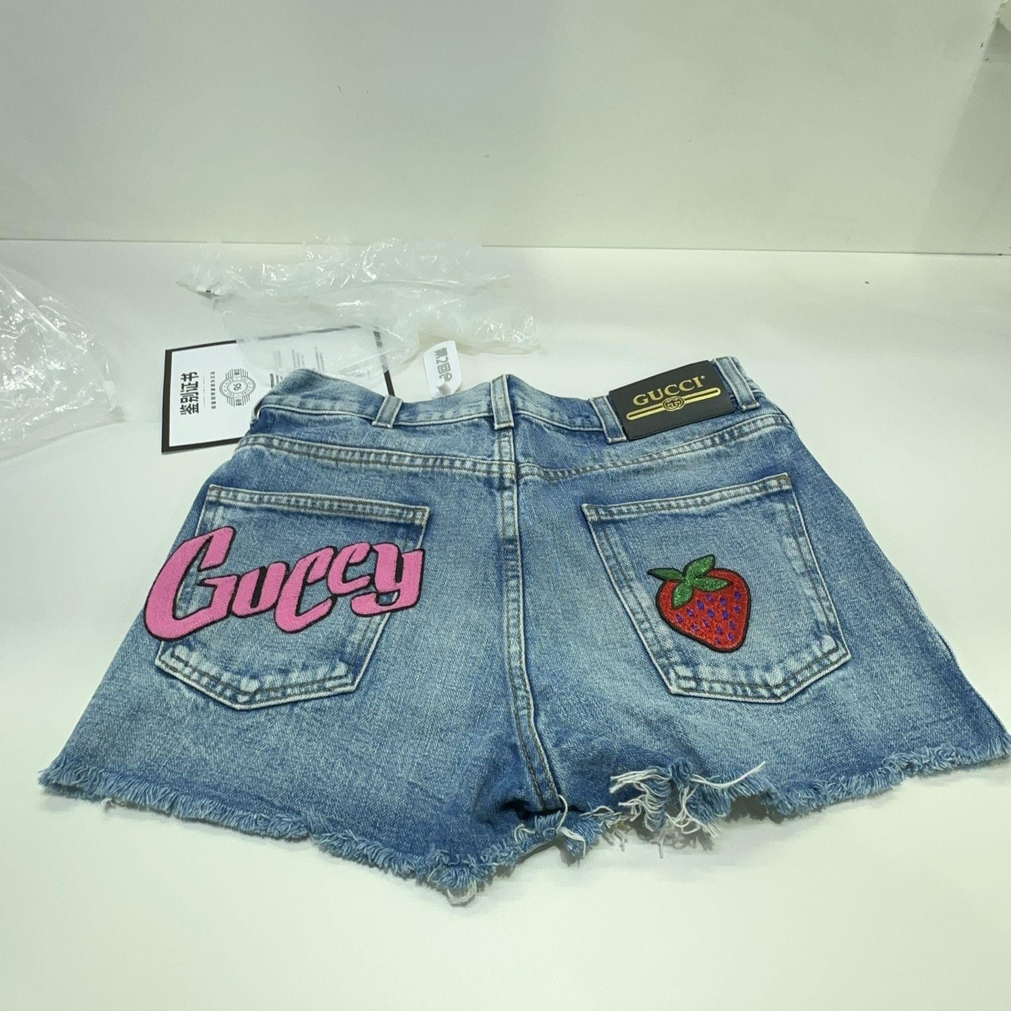 Gucci Gucci Strawberry Patch Guccy Denim Shorts 25 Size 25" / US 0 / IT 36 - 10 Thumbnail