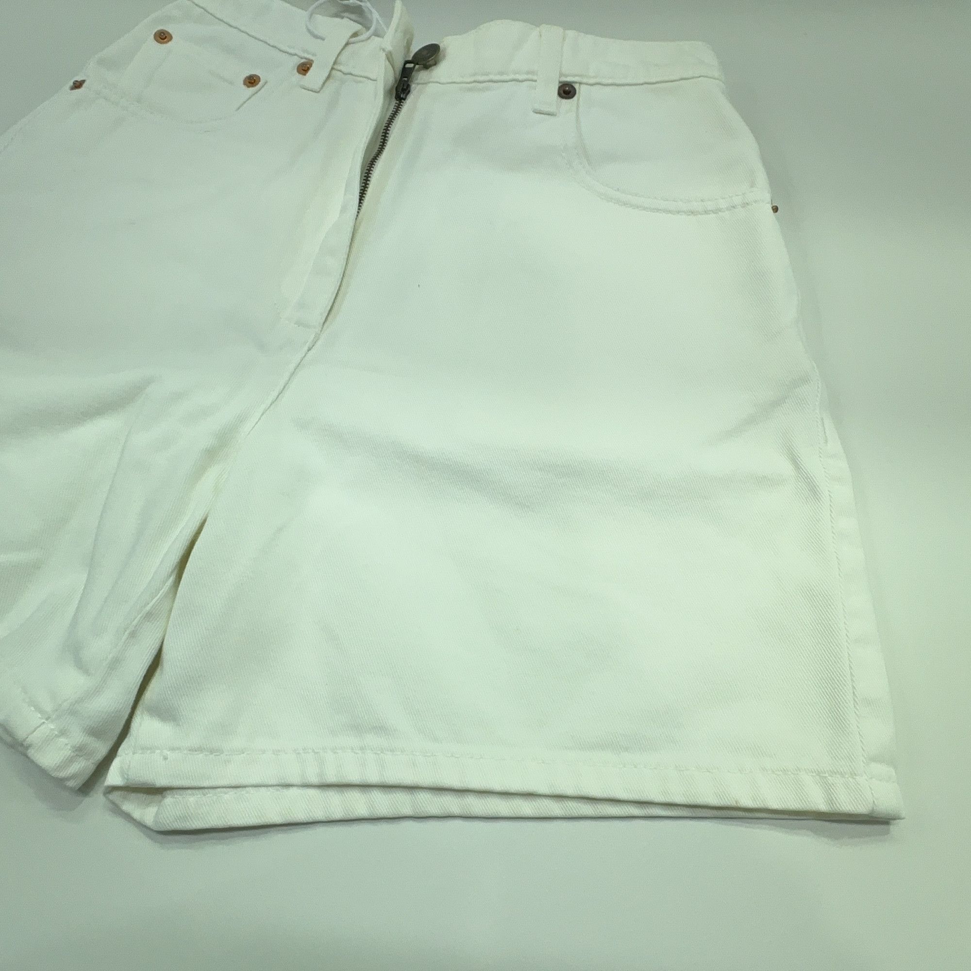 Gucci Gucci White Denim Zip Pocket Shorts 24 Size 24" / US 00 / IT 34 - 10 Thumbnail