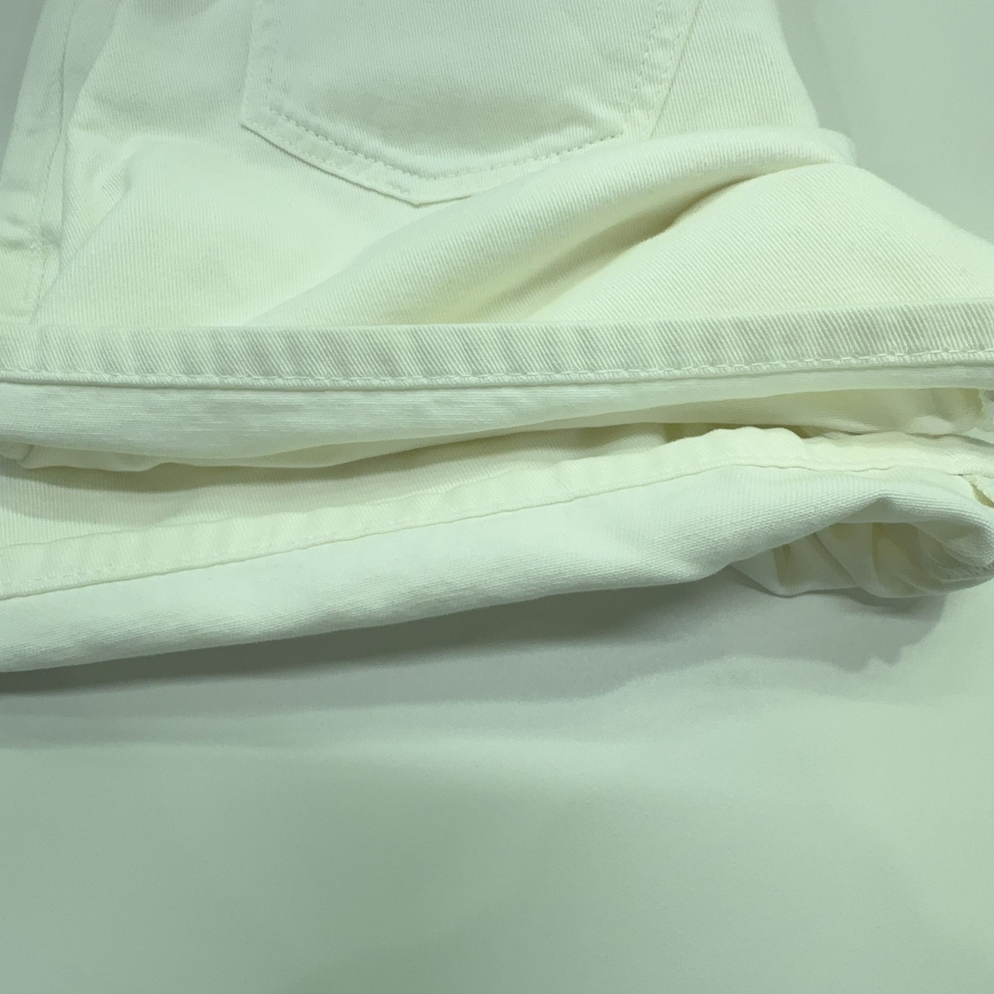 Gucci Gucci White Denim Zip Pocket Shorts 24 Size 24" / US 00 / IT 34 - 8 Thumbnail