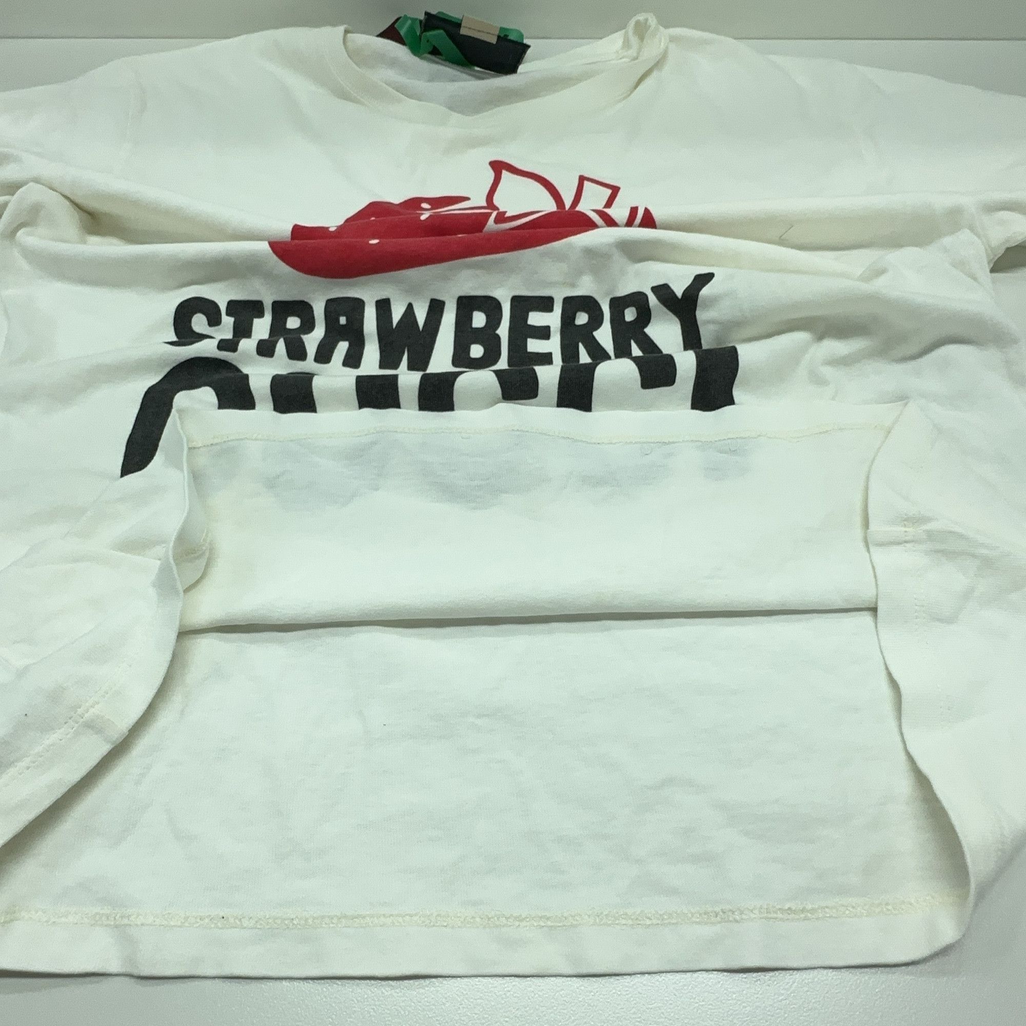 Gucci Gucci Strawberry Graphic Print T-Shirt M Size M / US 6-8 / IT 42-44 - 8 Thumbnail