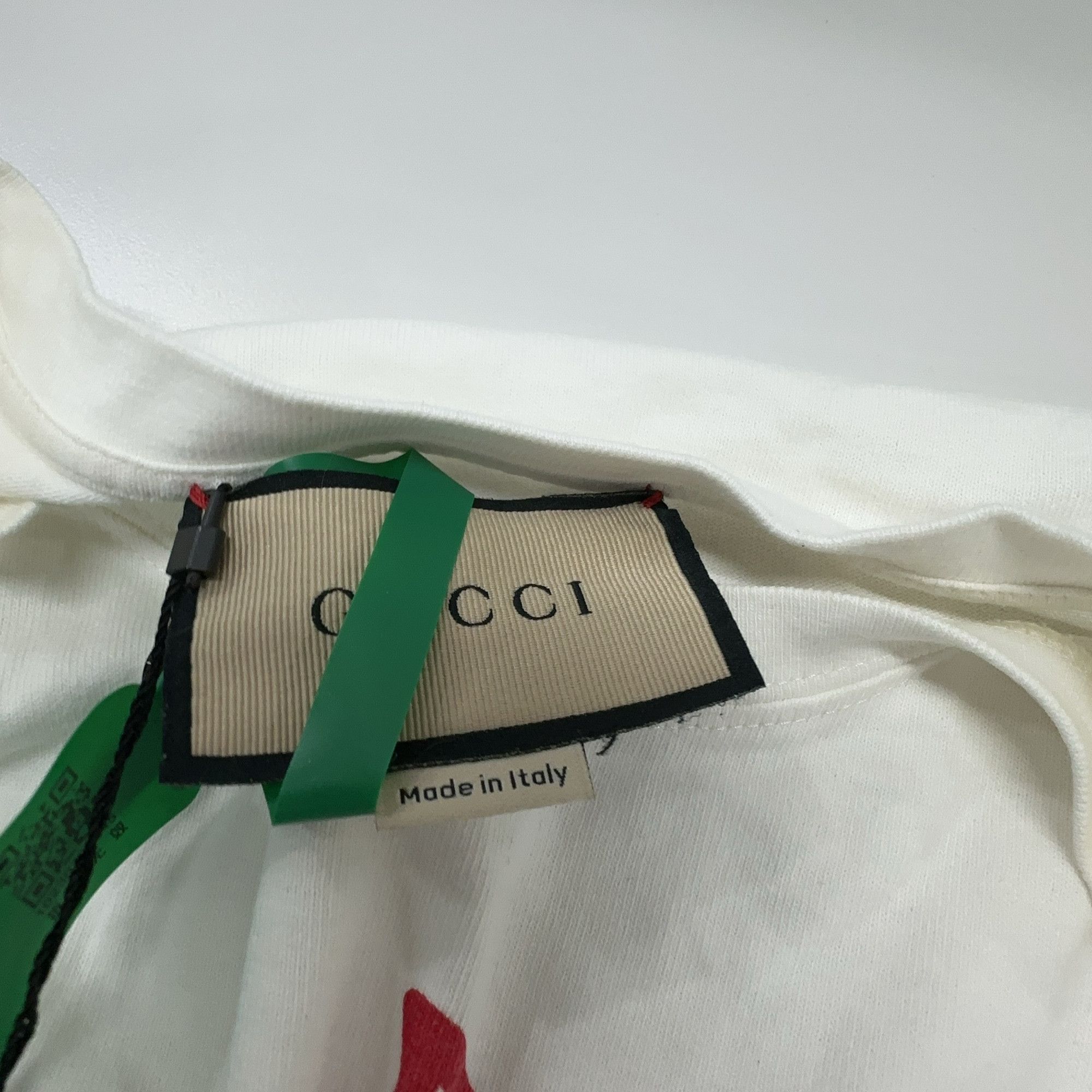 Gucci Gucci Strawberry Graphic Print T-Shirt M Size M / US 6-8 / IT 42-44 - 5 Thumbnail