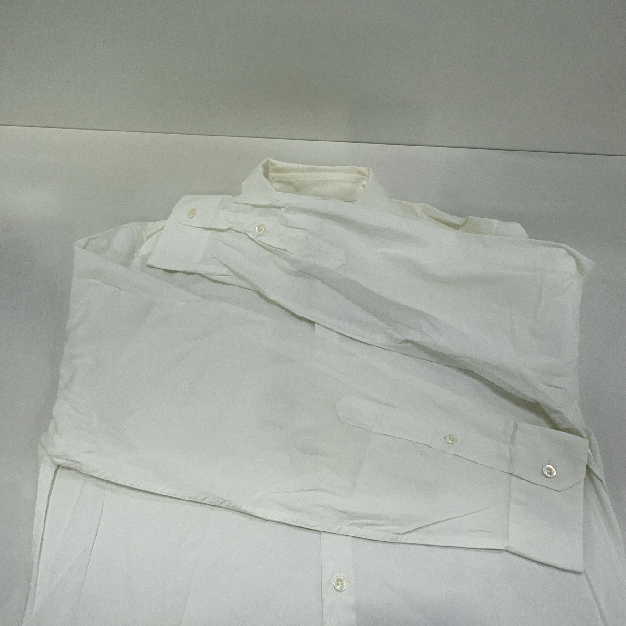 Gucci Gucci Solid White Long Sleeve Shirt 40 / 15.75 Size US M / EU 48-50 / 2 - 7 Thumbnail