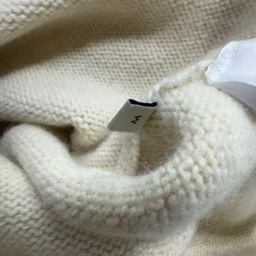 Gucci Gucci Bee Patch Striped V-Neck Sweater Size M Size US M / EU 48-50 / 2 - 4 Thumbnail