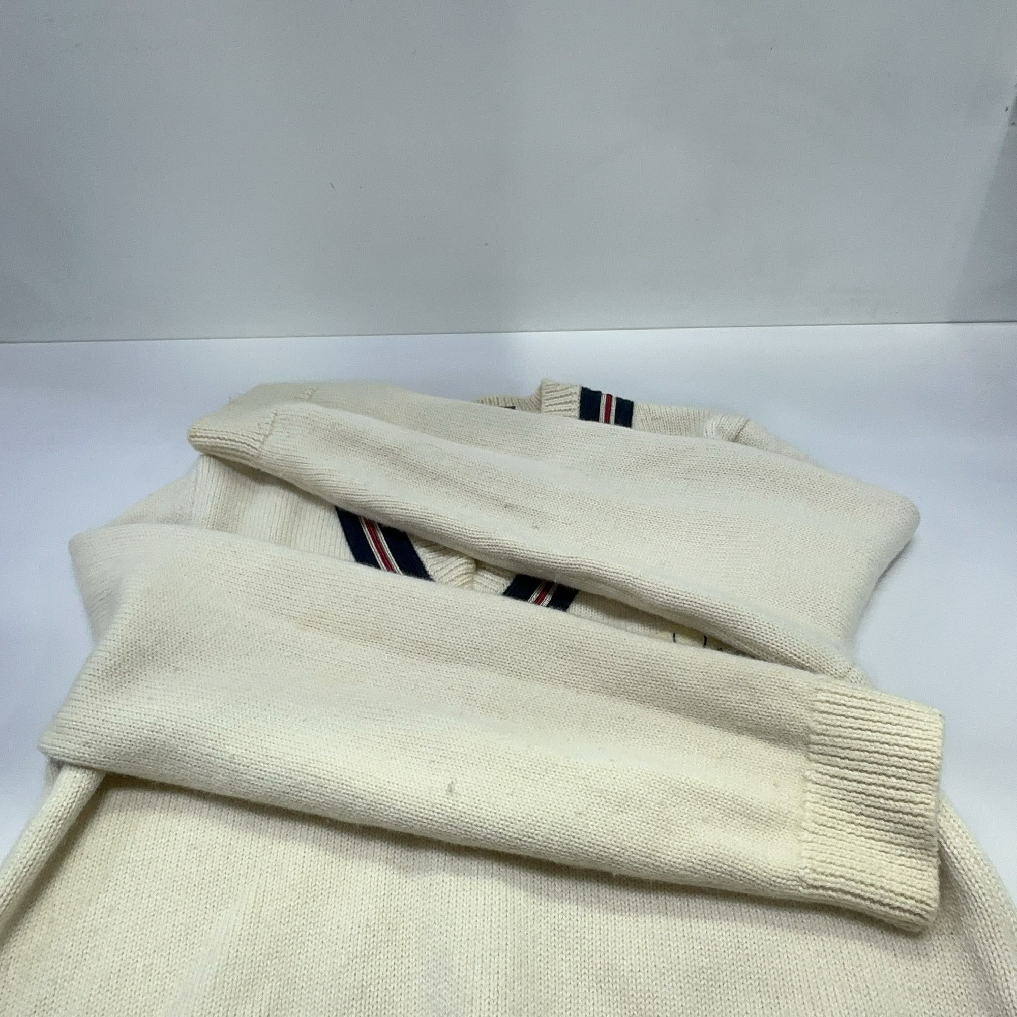 Gucci Gucci Bee Patch Striped V-Neck Sweater Size M Size US M / EU 48-50 / 2 - 8 Thumbnail