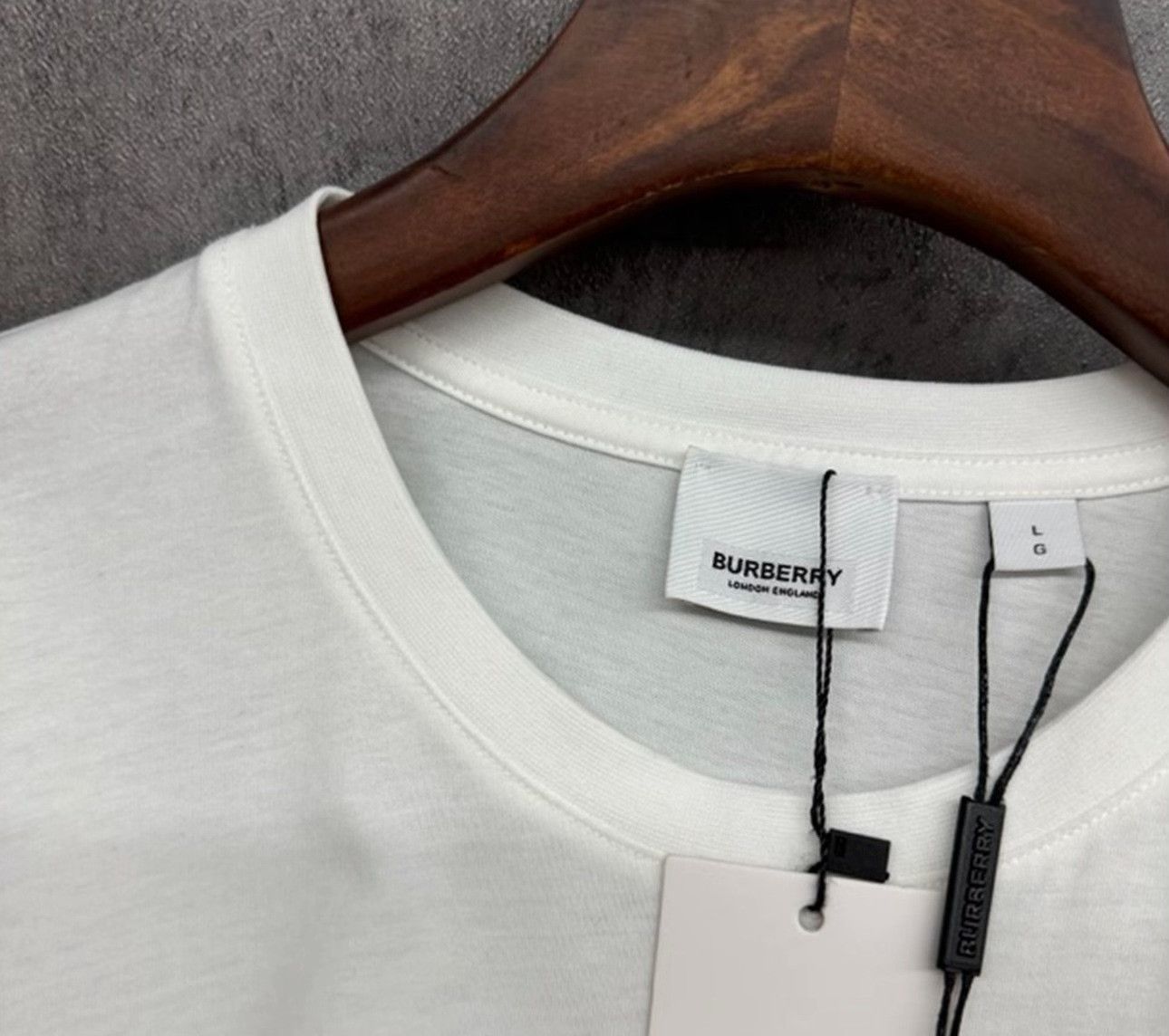 Burberry Burberry TB Logo Embroidered T-Shirt L Size US L / EU 52-54 / 3 - 4 Thumbnail