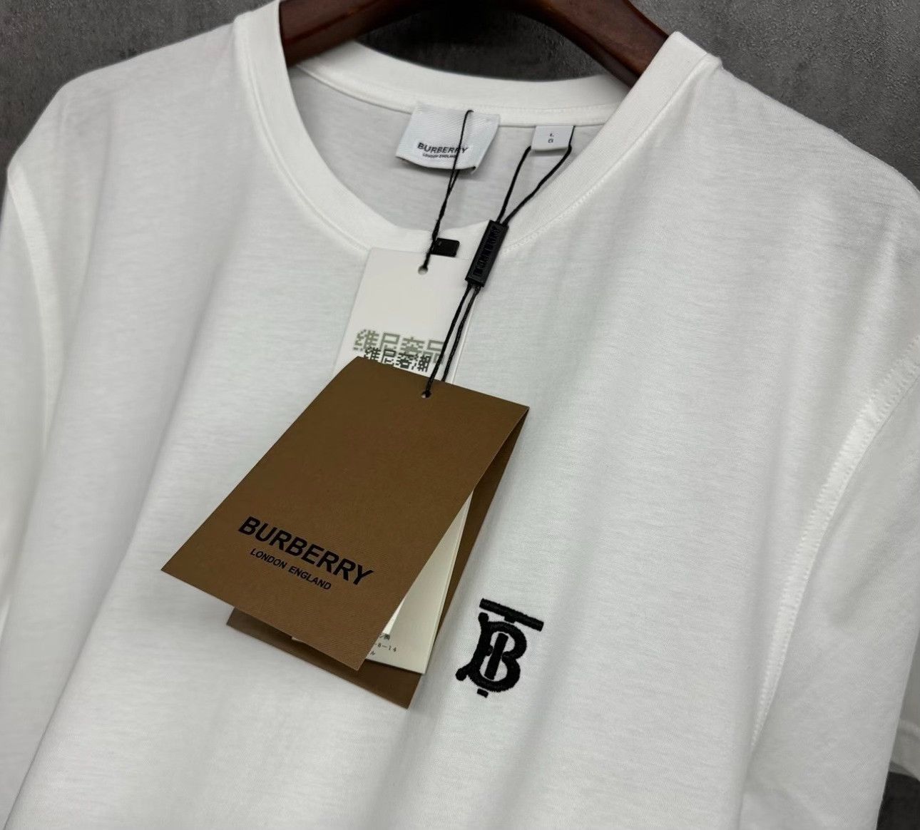 Burberry Burberry TB Logo Embroidered T-Shirt L Size US L / EU 52-54 / 3 - 3 Thumbnail