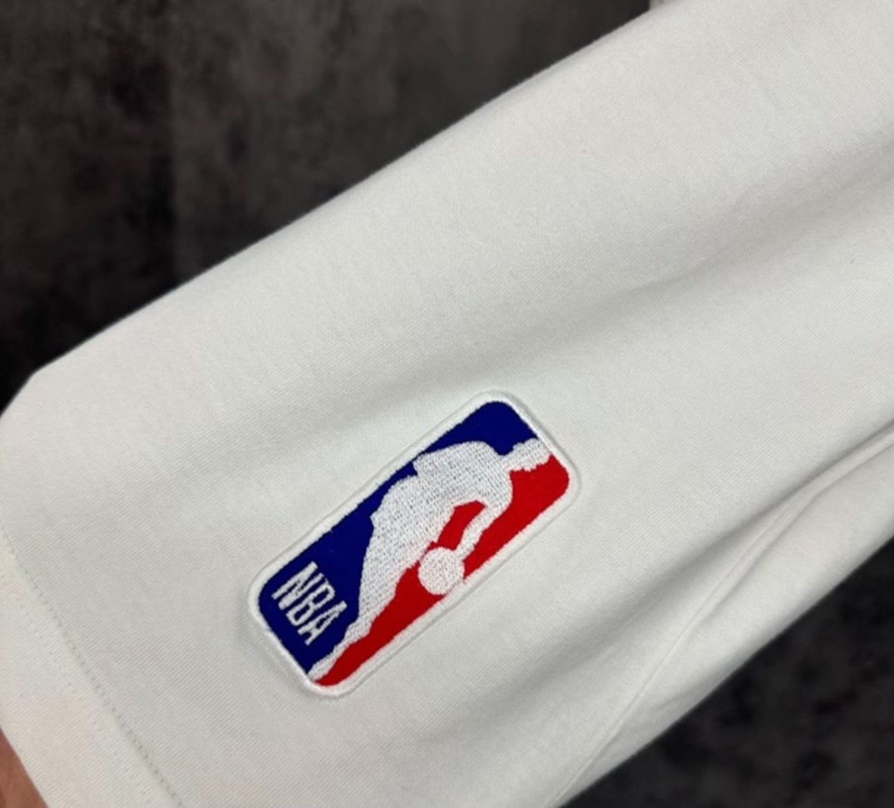 Louis Vuitton Louis Vuitton x NBA Multi-Logo T-Shirt Size M Size US M / EU 48-50 / 2 - 4 Thumbnail