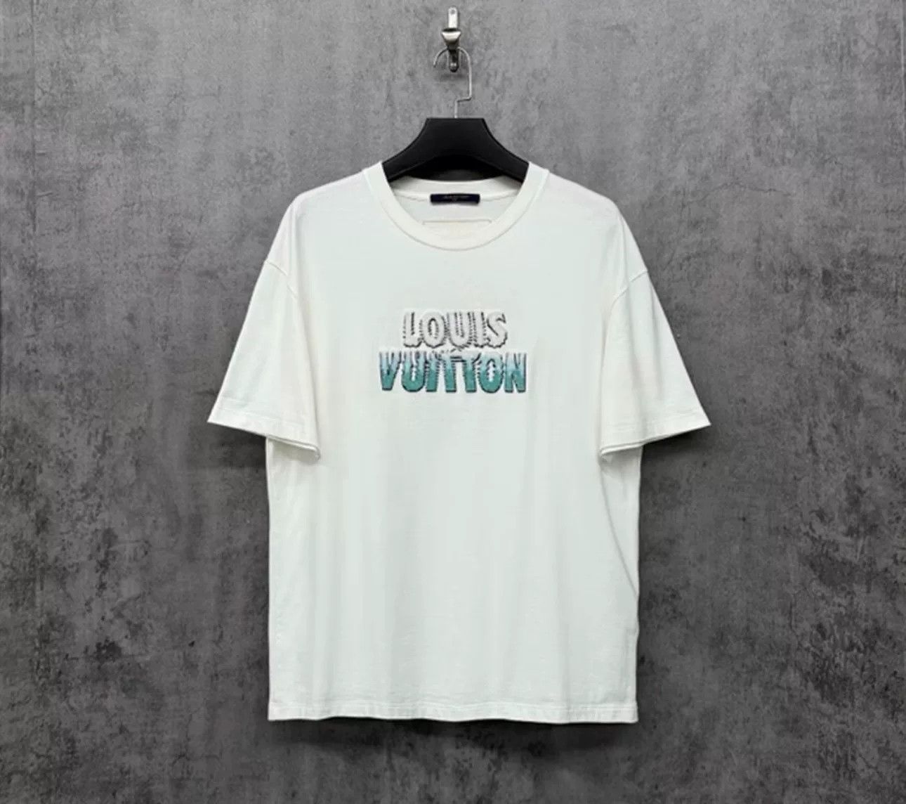 Louis Vuitton Louis Vuitton Beaded Logo T-Shirt XL Size US XL / EU 56 / 4 - 2 Thumbnail