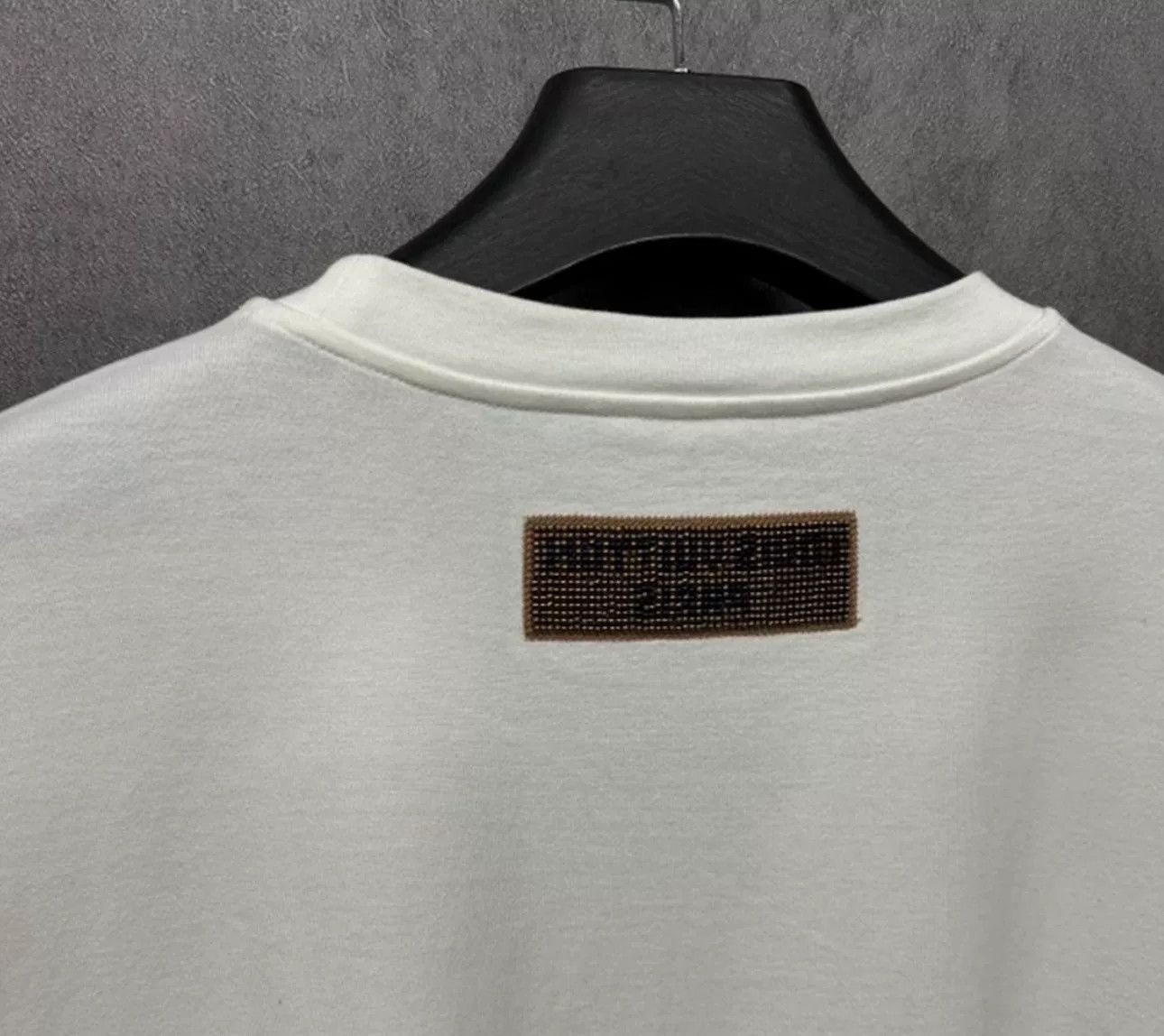 Louis Vuitton Louis Vuitton Beaded Logo T-Shirt XL Size US XL / EU 56 / 4 - 4 Thumbnail