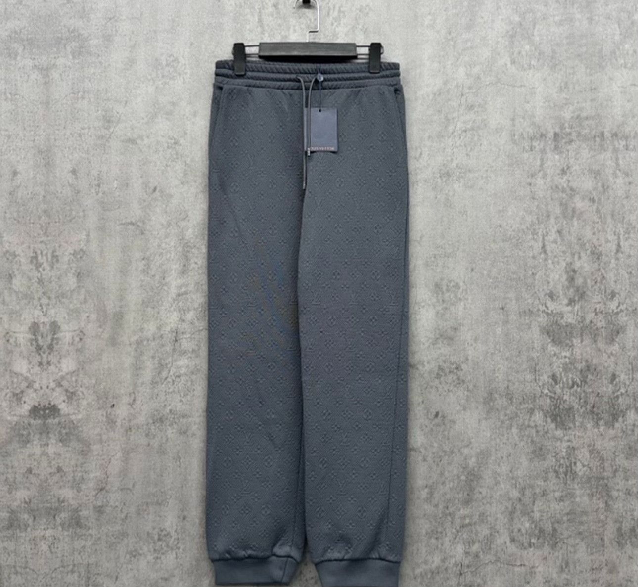Louis Vuitton Louis Vuitton Monogram Embossed Sweatpants XS Size US 28 / EU 44 - 2 Thumbnail