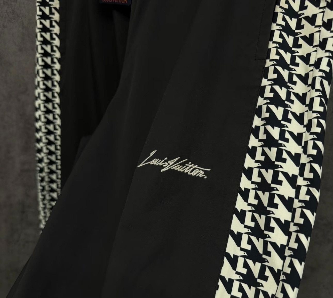 Louis Vuitton Louis Vuitton Houndstooth Monogram Joggers 42 Size US 26 / EU 42 - 3 Thumbnail
