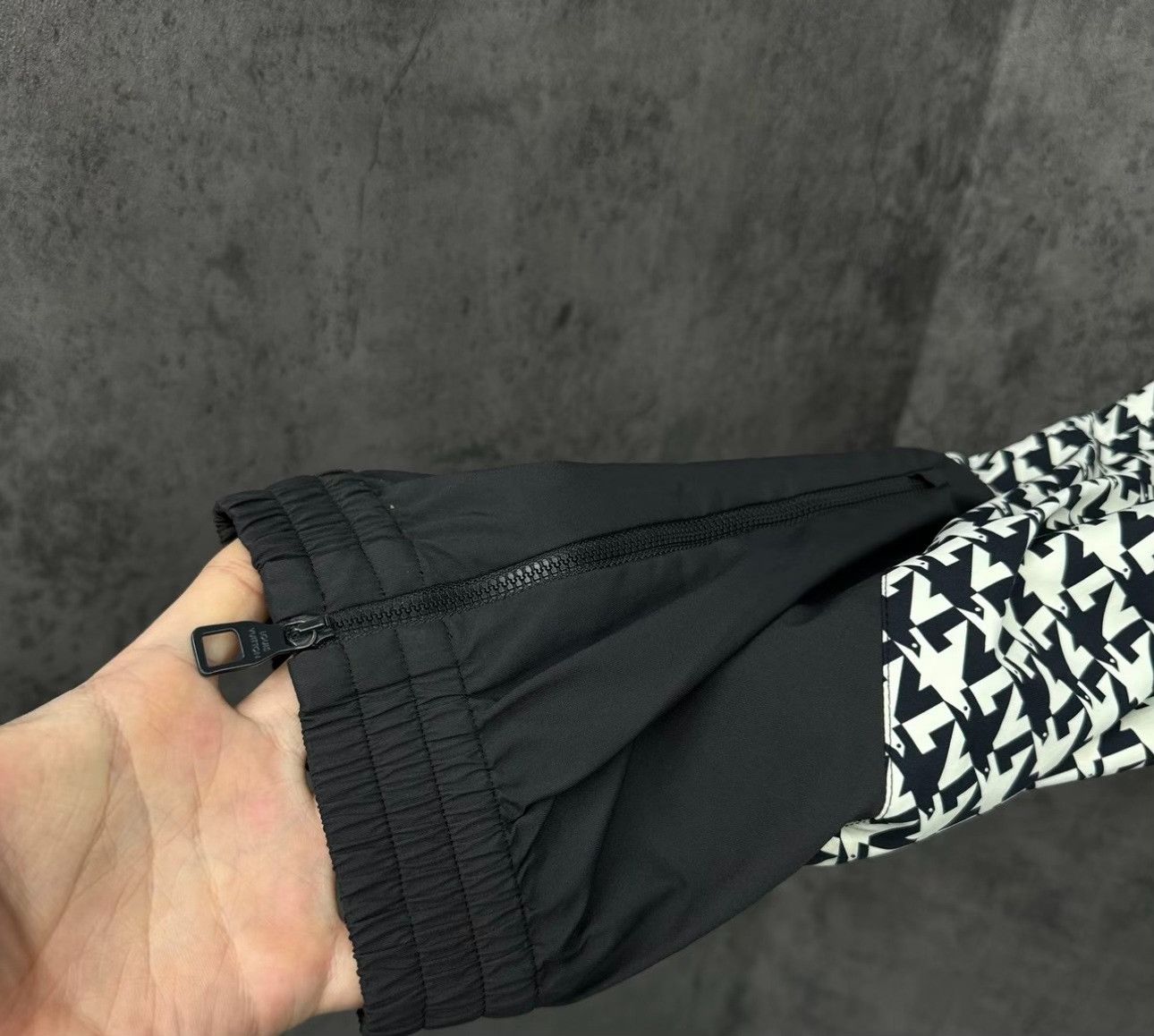Louis Vuitton Louis Vuitton Houndstooth Monogram Joggers 42 Size US 26 / EU 42 - 4 Thumbnail