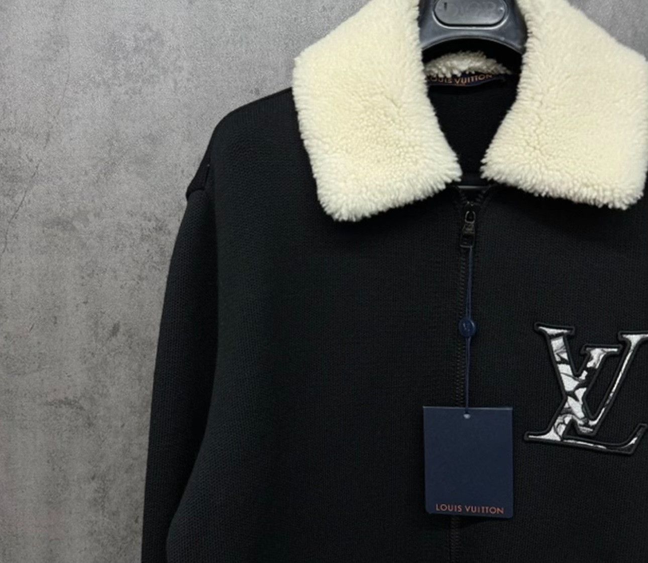 Louis Vuitton Louis Vuitton Shearling Collar Logo Knit Jacket M Size US M / EU 48-50 / 2 - 3 Thumbnail