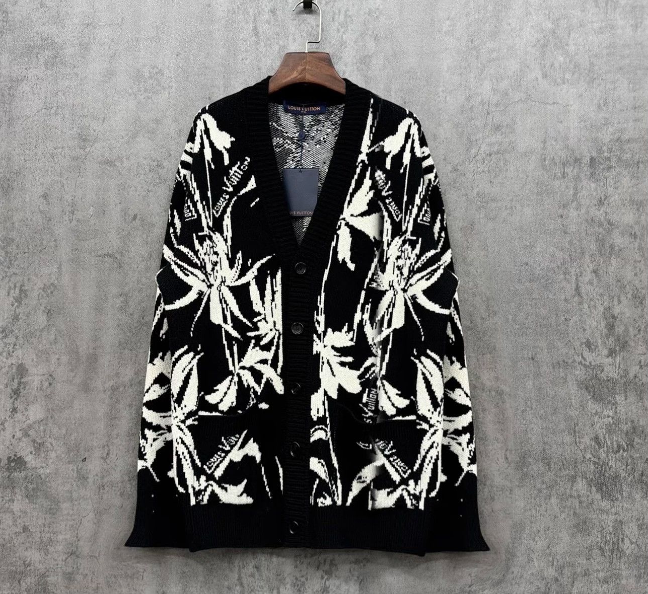 Louis Vuitton Louis Vuitton Monogram Jacquard Cardigan Size M Size US M / EU 48-50 / 2 - 3 Thumbnail