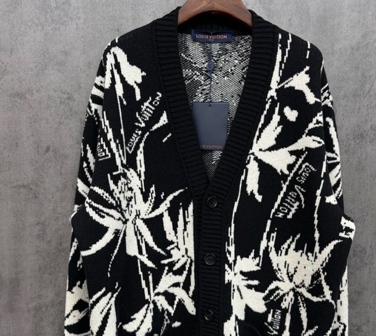 Louis Vuitton Louis Vuitton Monogram Jacquard Cardigan Size M Size US M / EU 48-50 / 2 - 4 Thumbnail