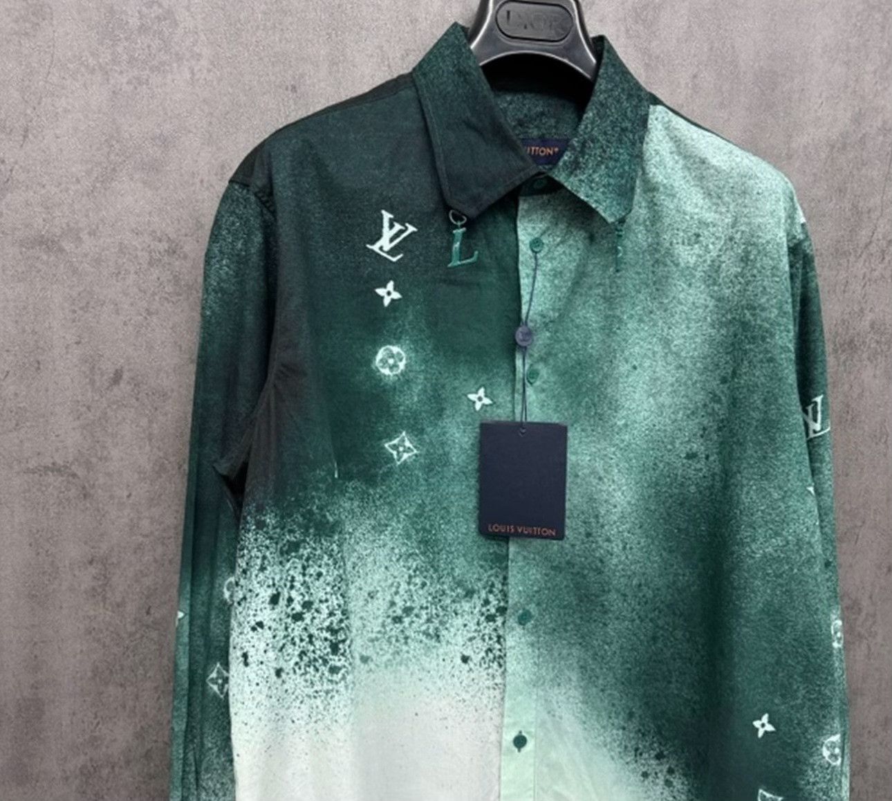 Louis Vuitton Louis Vuitton Monogram Spray Shirt Size L Size US L / EU 52-54 / 3 - 5 Thumbnail