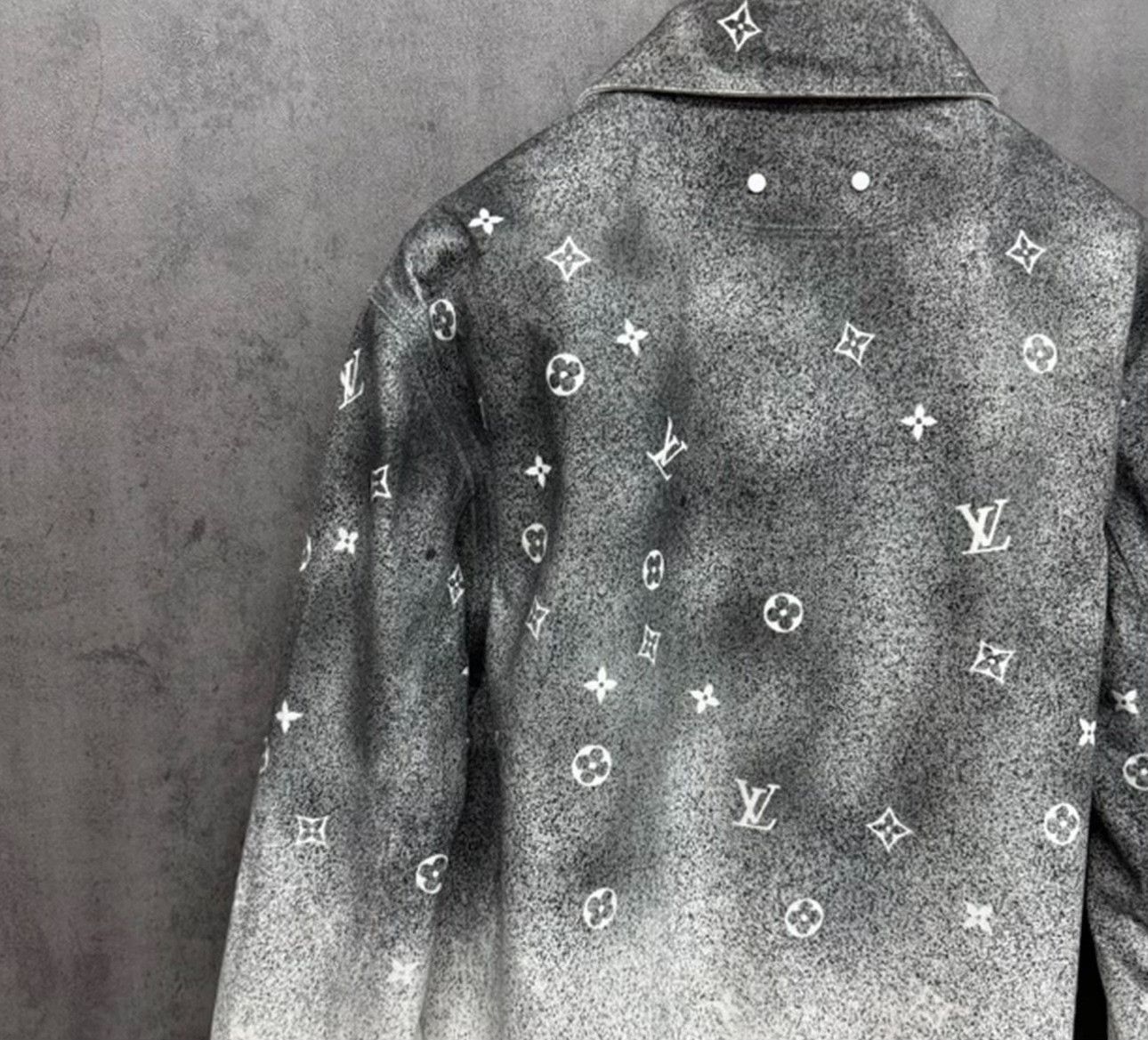 Louis Vuitton Louis Vuitton Monogram Gradient Denim Jacket S Size US S / EU 44-46 / 1 - 4 Thumbnail