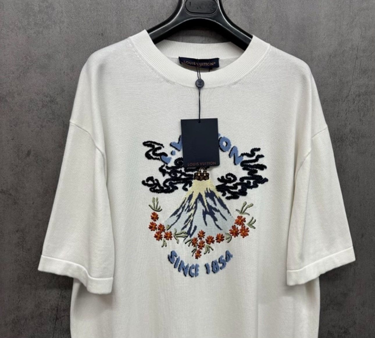 Louis Vuitton Louis Vuitton Fuji Mountain Knit T-Shirt XXL Size US XXL / EU 58 / 5 - 3 Thumbnail