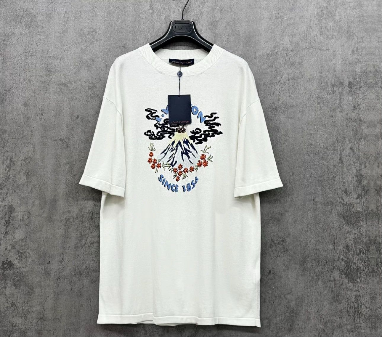 Louis Vuitton Louis Vuitton Fuji Mountain Knit T-Shirt XXL Size US XXL / EU 58 / 5 - 2 Thumbnail