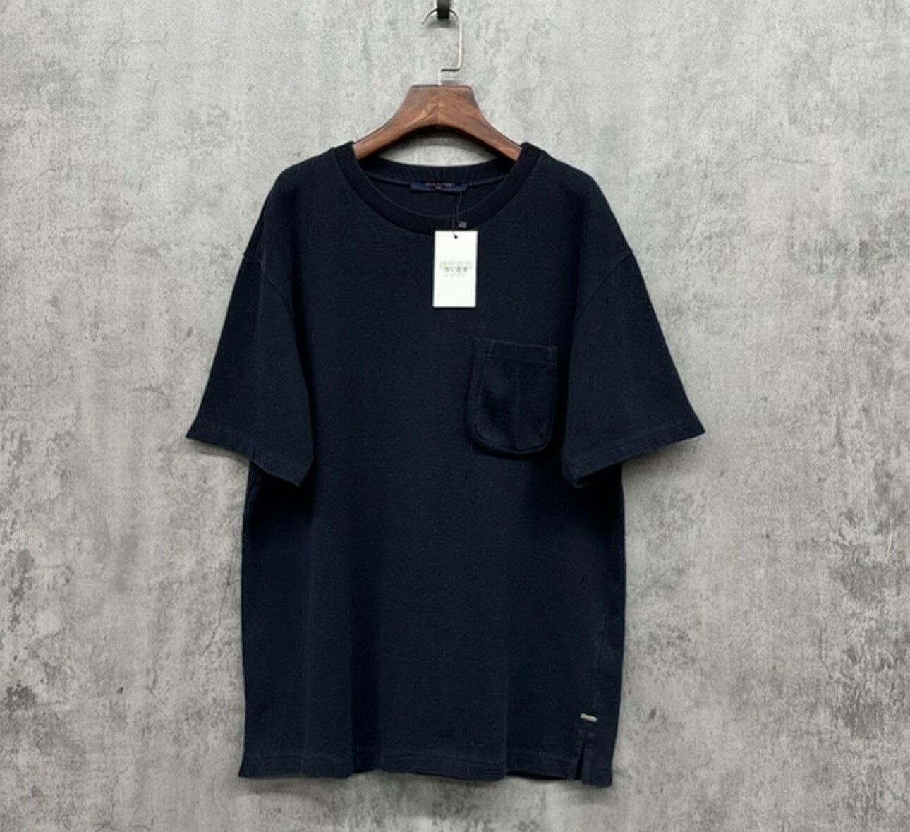 Louis Vuitton Louis Vuitton Monogram Pocket T-Shirt XL Size US XL / EU 56 / 4 - 2 Thumbnail