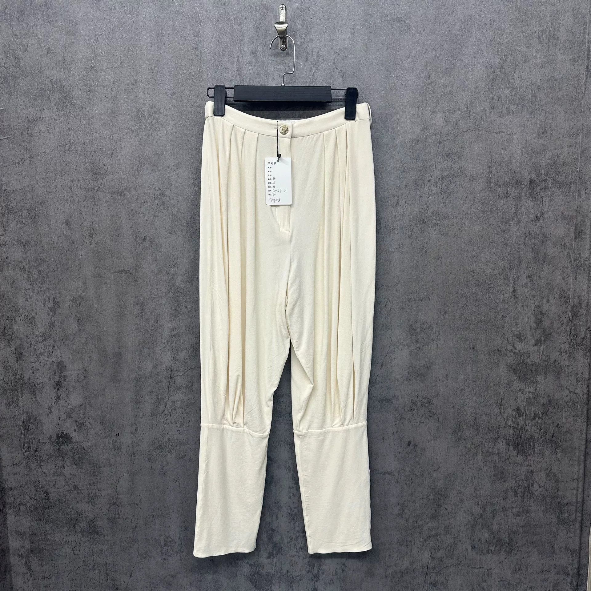 Chanel Chanel 22C Beige Silk Pants FR 36 Size 26" / US 2 / IT 38 - 2 Thumbnail