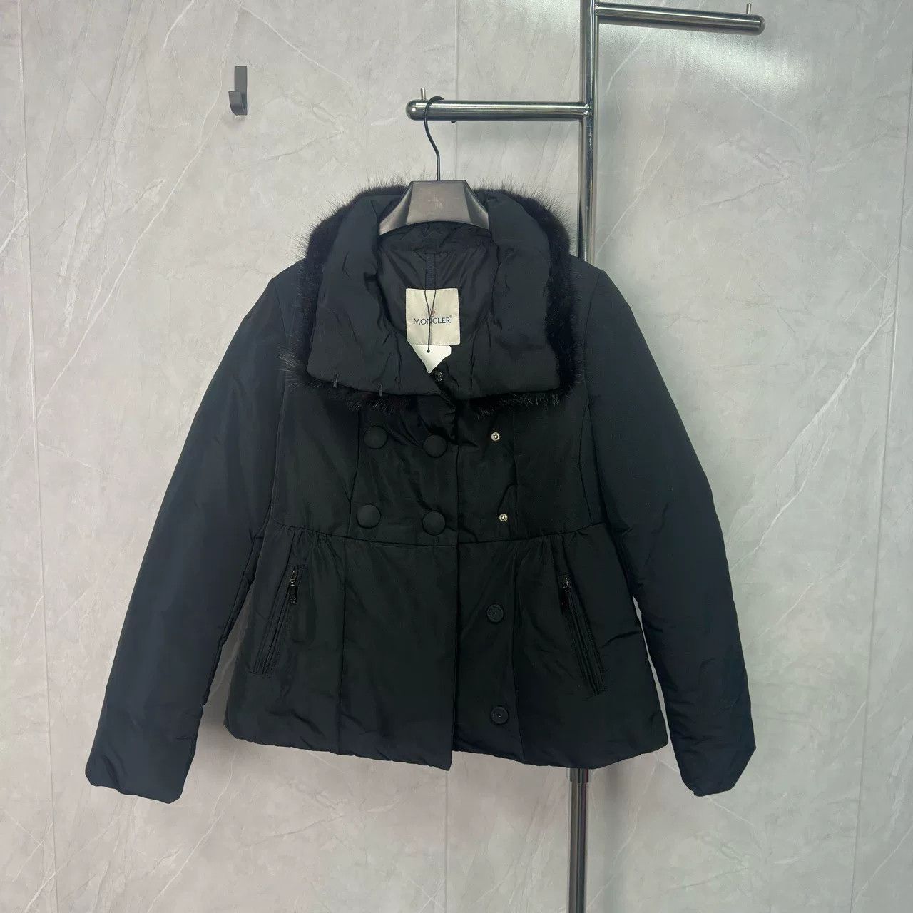 Moncler Moncler Fur Trim Puffer Jacket Size 0 Size XS / US 0-2 / IT 36-38 - 2 Thumbnail