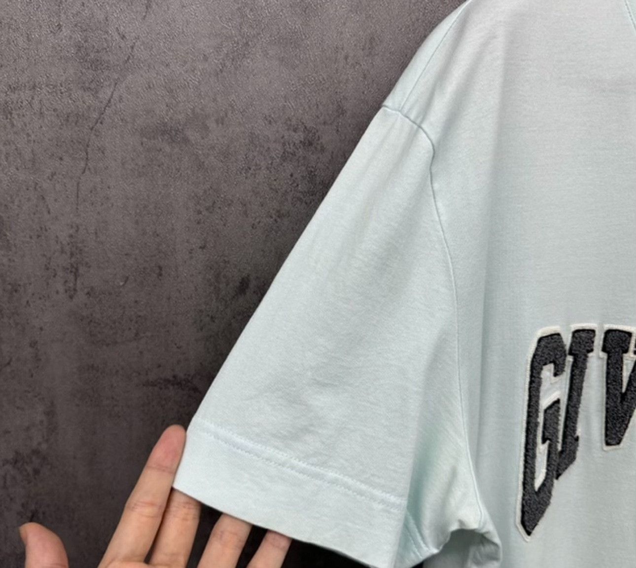 Givenchy Givenchy Embroidered Logo T-Shirt XL Size US XL / EU 56 / 4 - 4 Thumbnail