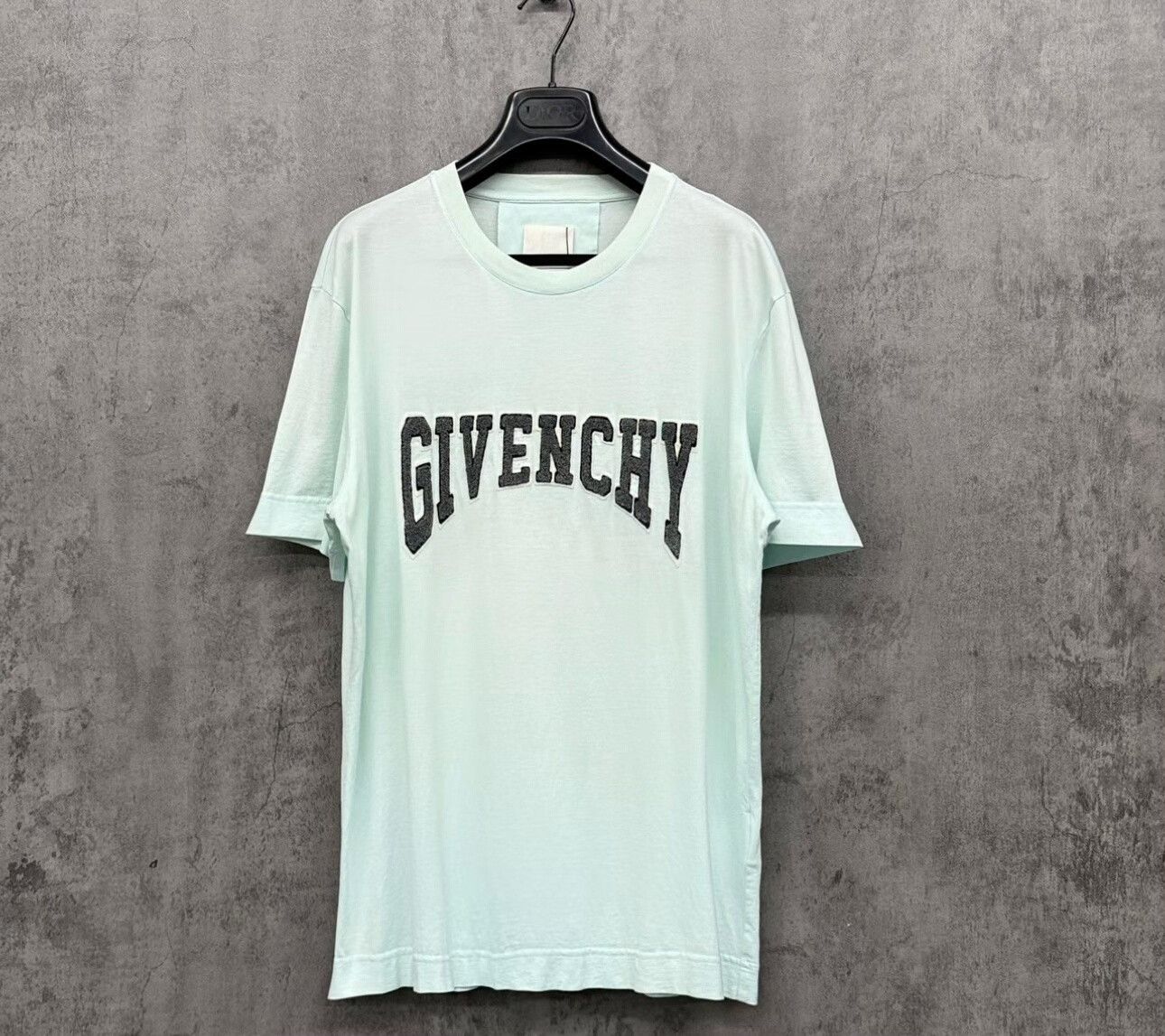 Givenchy Givenchy Embroidered Logo T-Shirt XL Size US XL / EU 56 / 4 - 2 Thumbnail