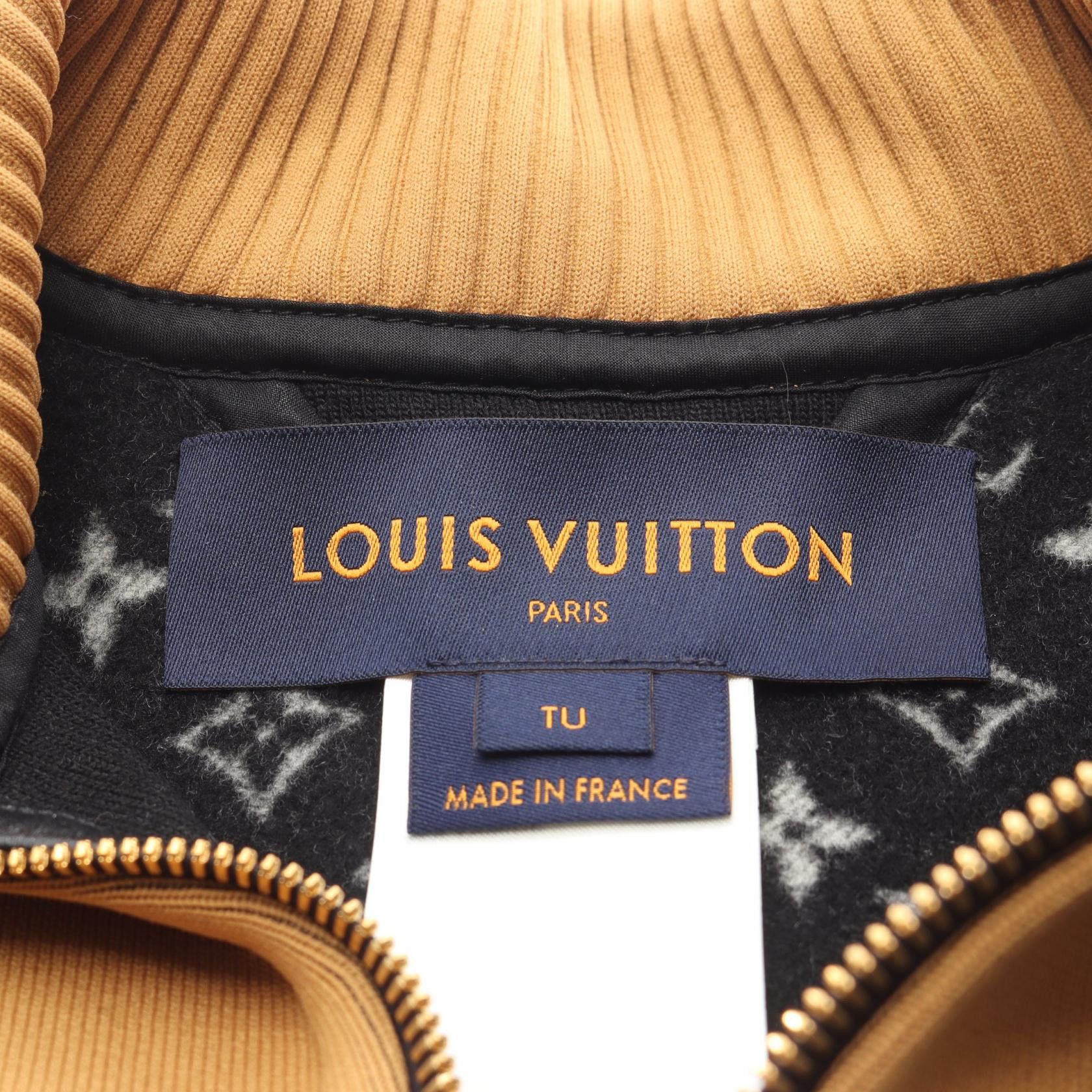 Louis Vuitton Louis Vuitton Louis Vuitton Sporty Highneck Double Face Cape Monogram Wool Silk Poncho Textile Outerwear RW222WQWEFNCO27 DUTY FREE for USA Size ONE SIZE - 3 Thumbnail
