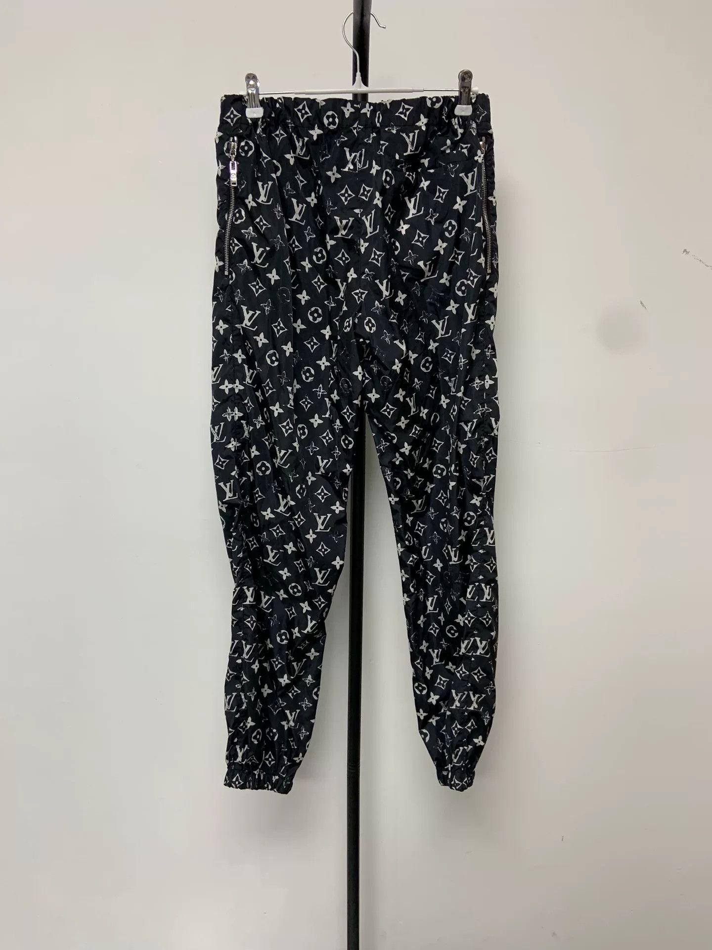 Louis Vuitton Louis Vuitton Cut-Out Print Knit Jogger Pants Size 28" / US 6 / IT 42 - 2 Thumbnail